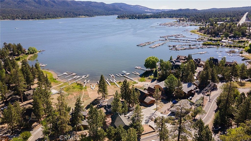 Lakefront 4BR, Dock, Hot Tub, EV Charger, Dogs OK