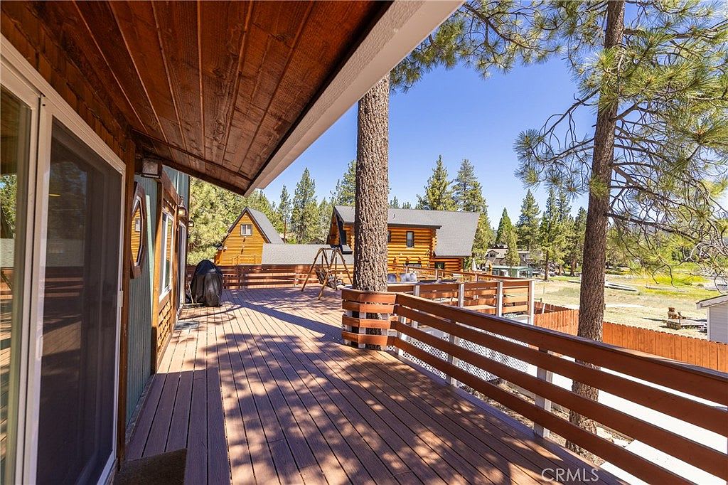 Lakefront 4BR, Dock, Hot Tub, EV Charger, Dogs OK