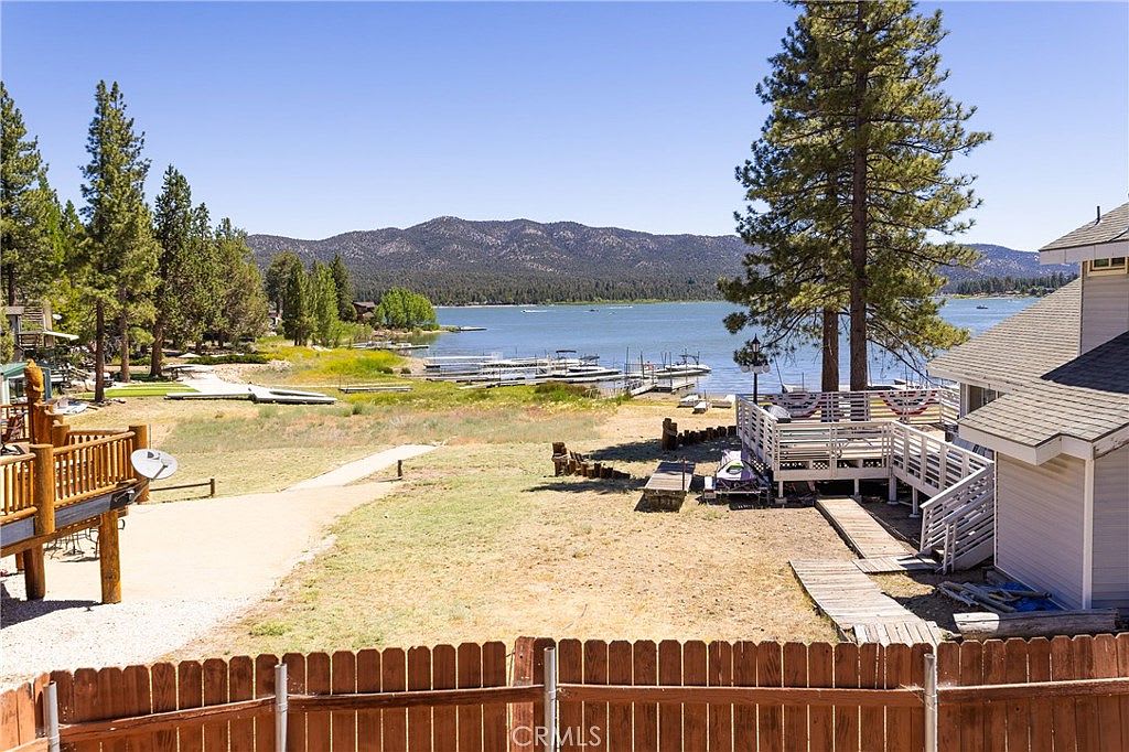 Lakefront 4BR, Dock, Hot Tub, EV Charger, Dogs OK