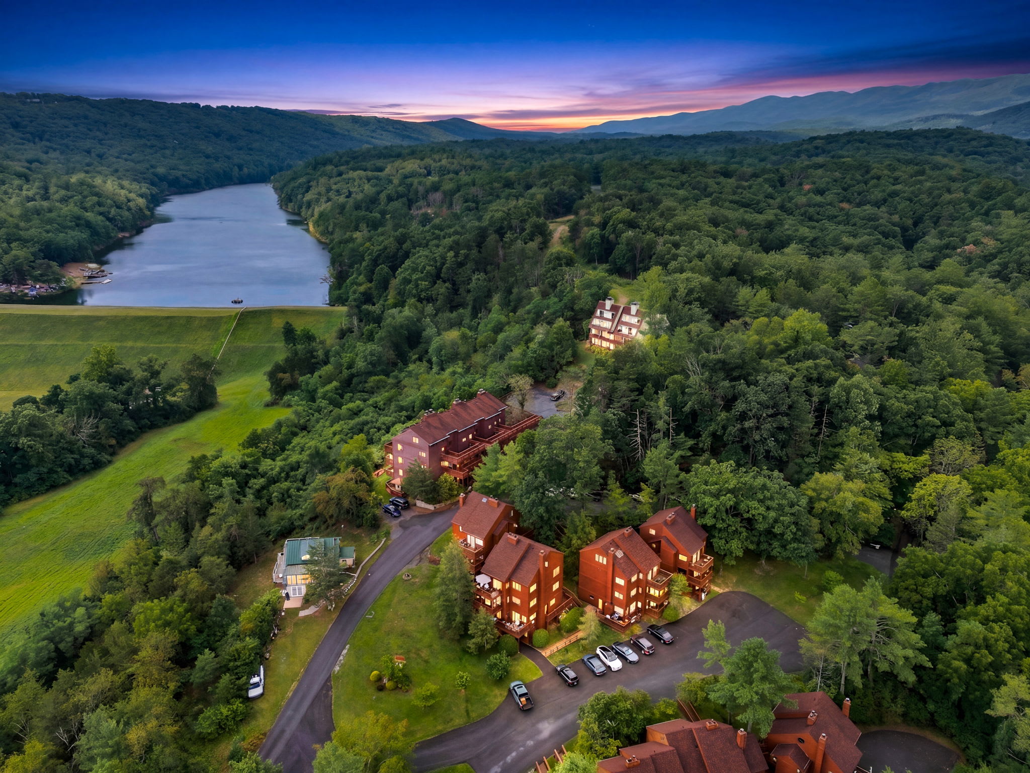 Cozy Condo with Breathtaking Views & Hi-Speed WiFi