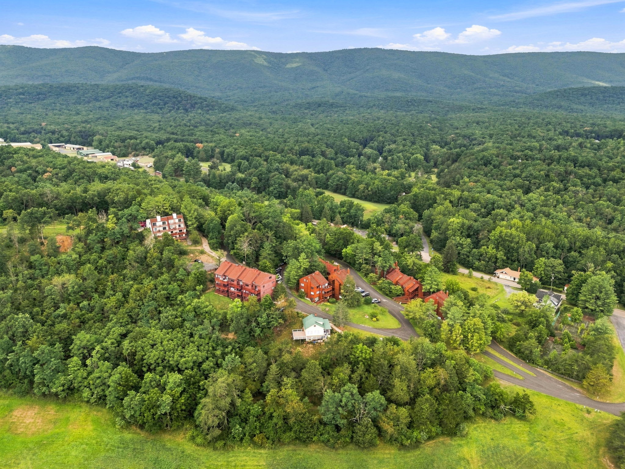 Cozy Condo with Breathtaking Views & Hi-Speed WiFi