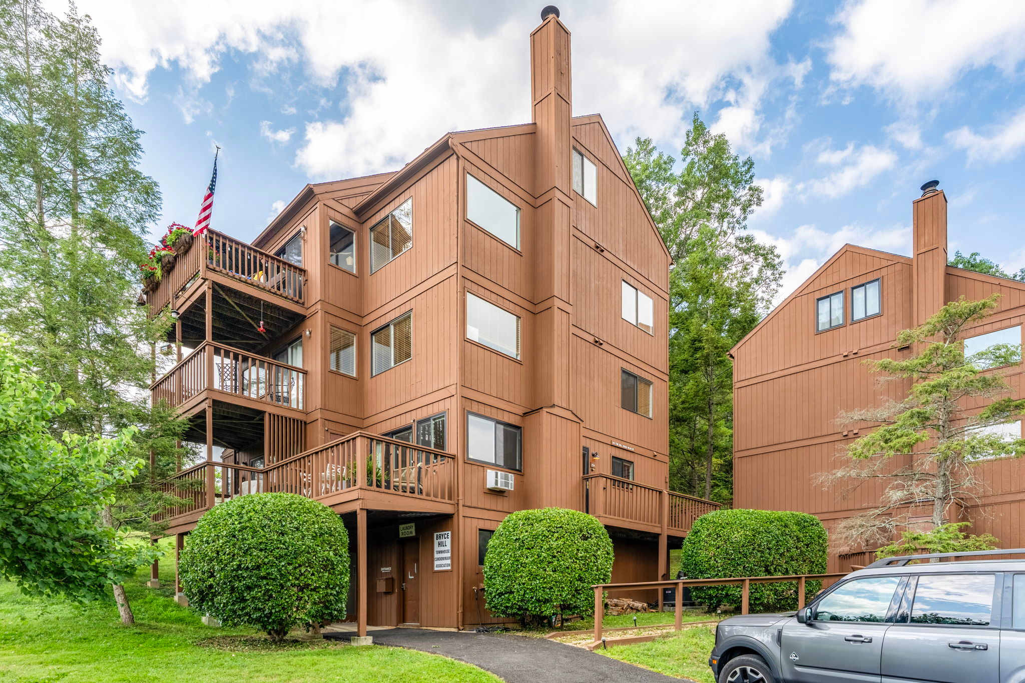 Cozy Condo with Breathtaking Views & Hi-Speed WiFi