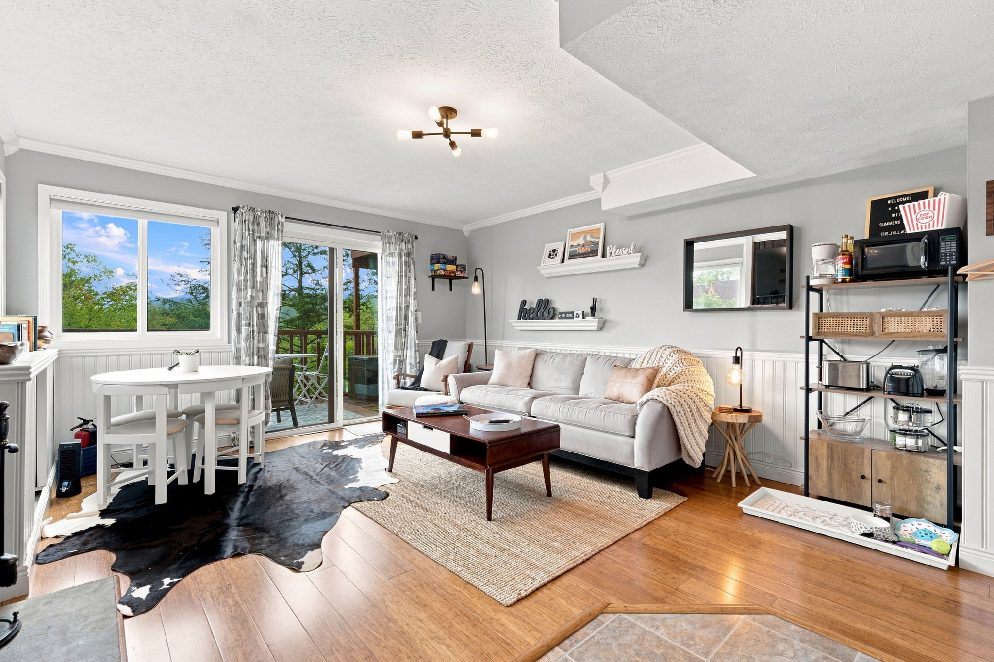 Cozy Condo with Breathtaking Views & Hi-Speed WiFi