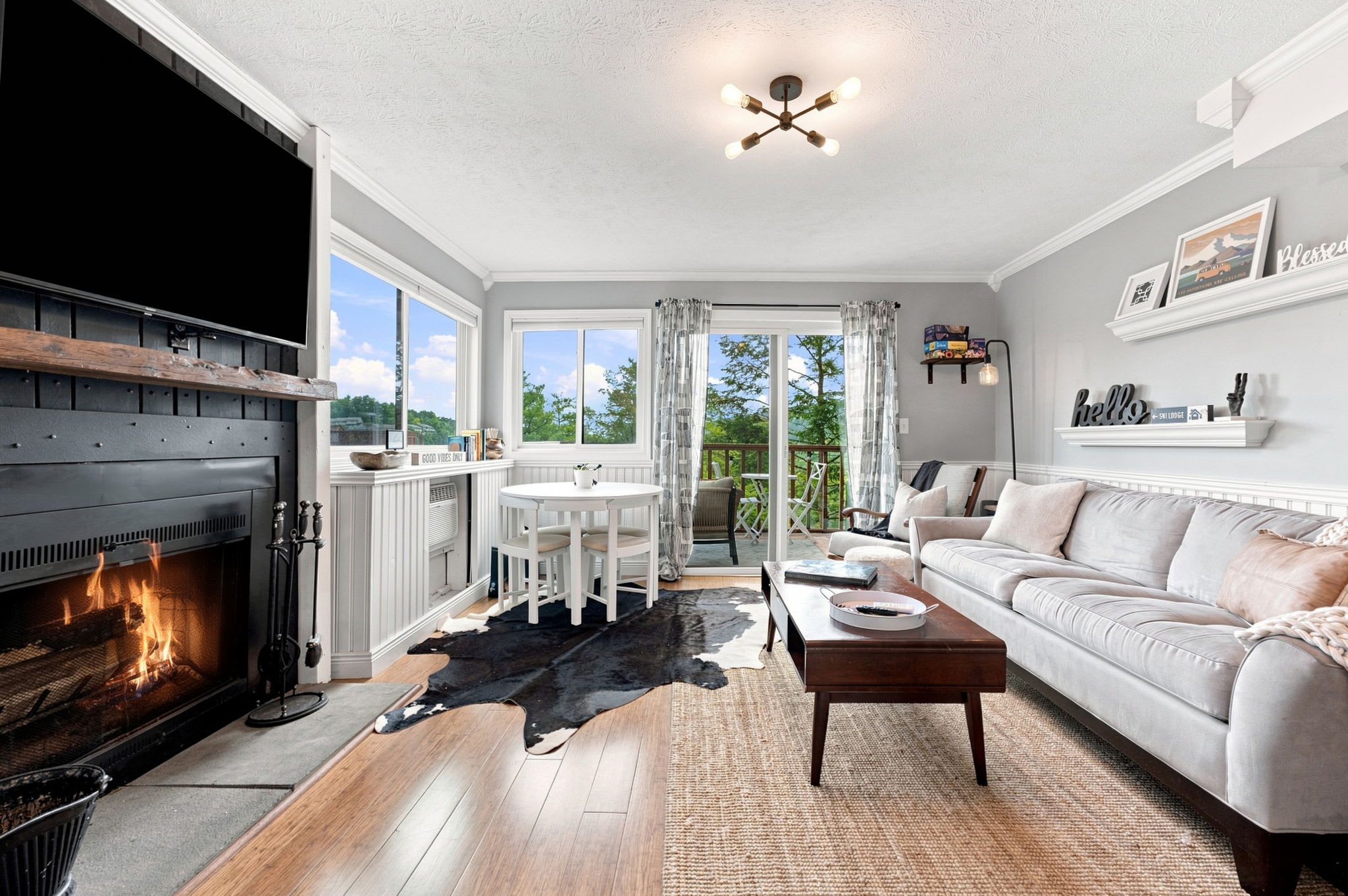 Cozy Condo with Breathtaking Views & Hi-Speed WiFi