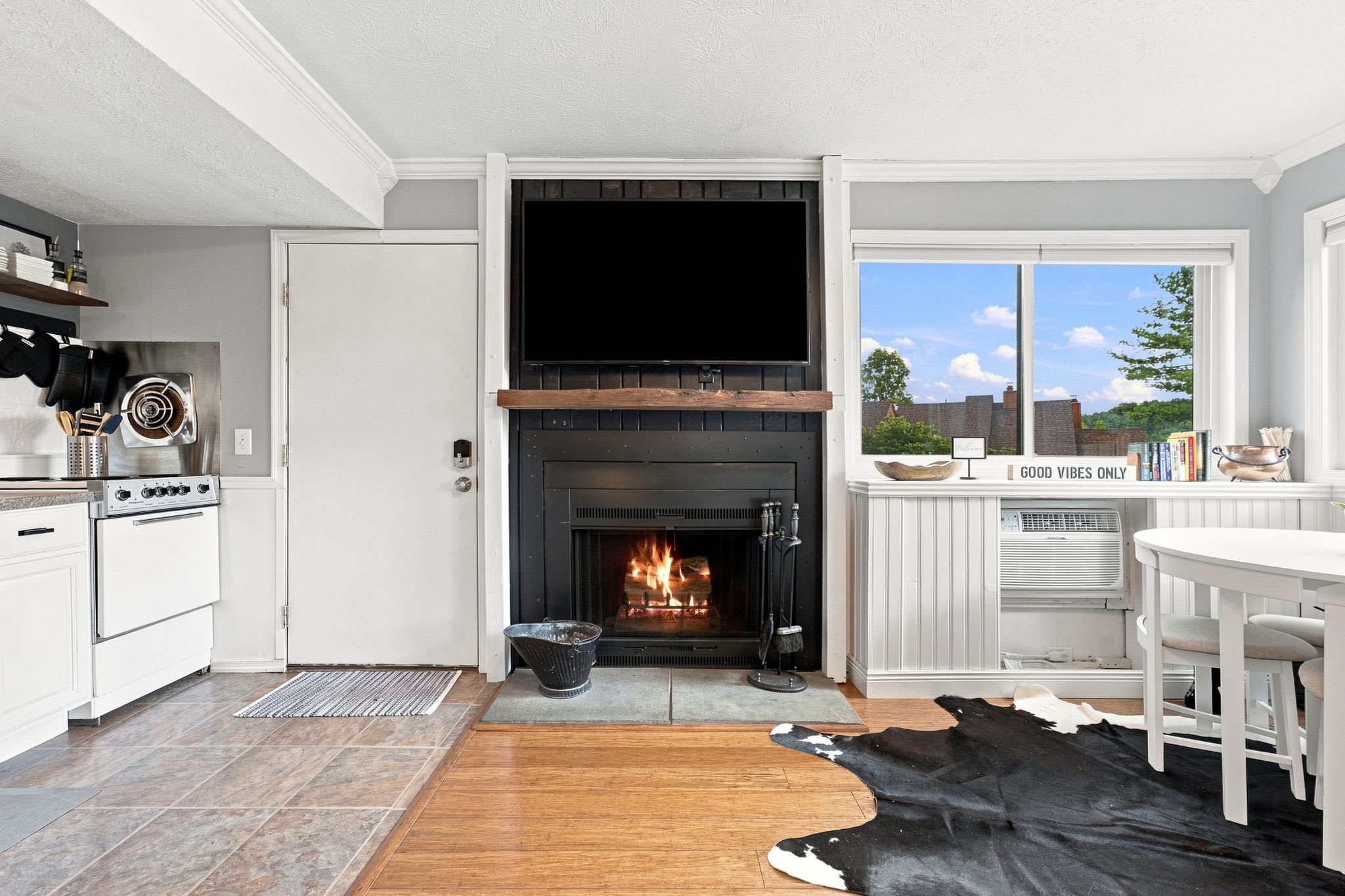 Cozy Condo with Breathtaking Views & Hi-Speed WiFi