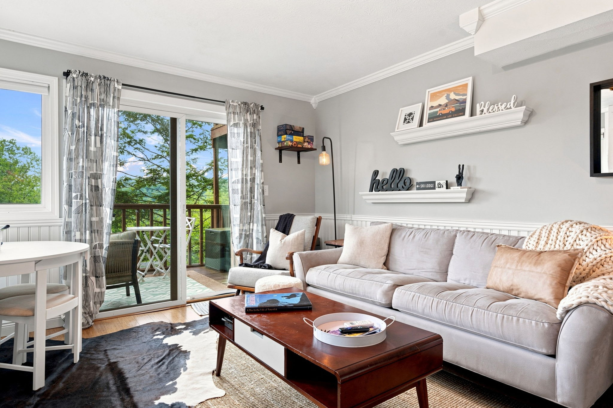 Cozy Condo with Breathtaking Views & Hi-Speed WiFi