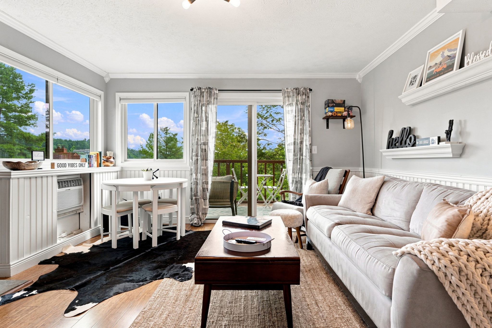 Cozy Condo with Breathtaking Views & Hi-Speed WiFi