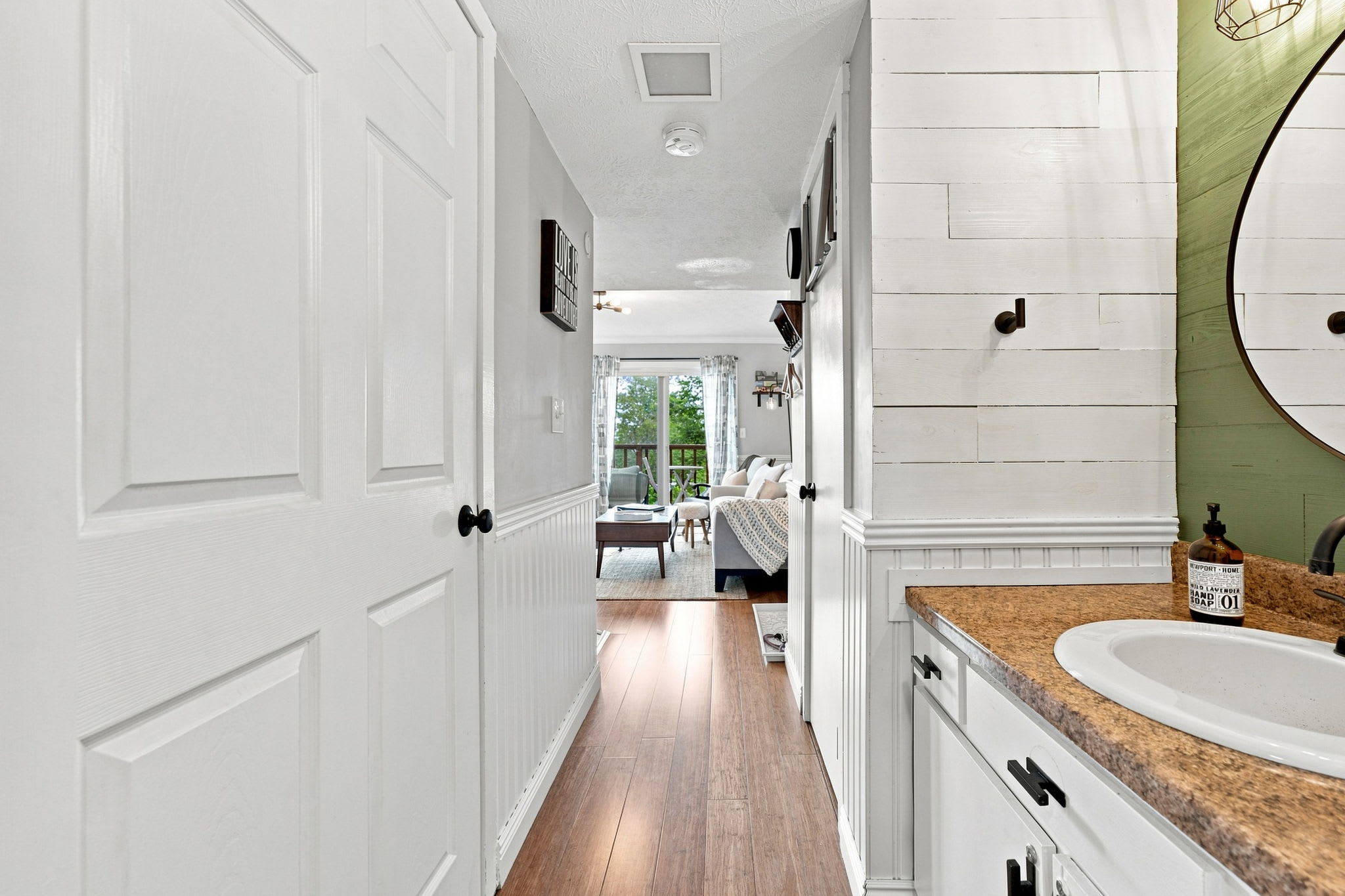 Cozy Condo with Breathtaking Views & Hi-Speed WiFi