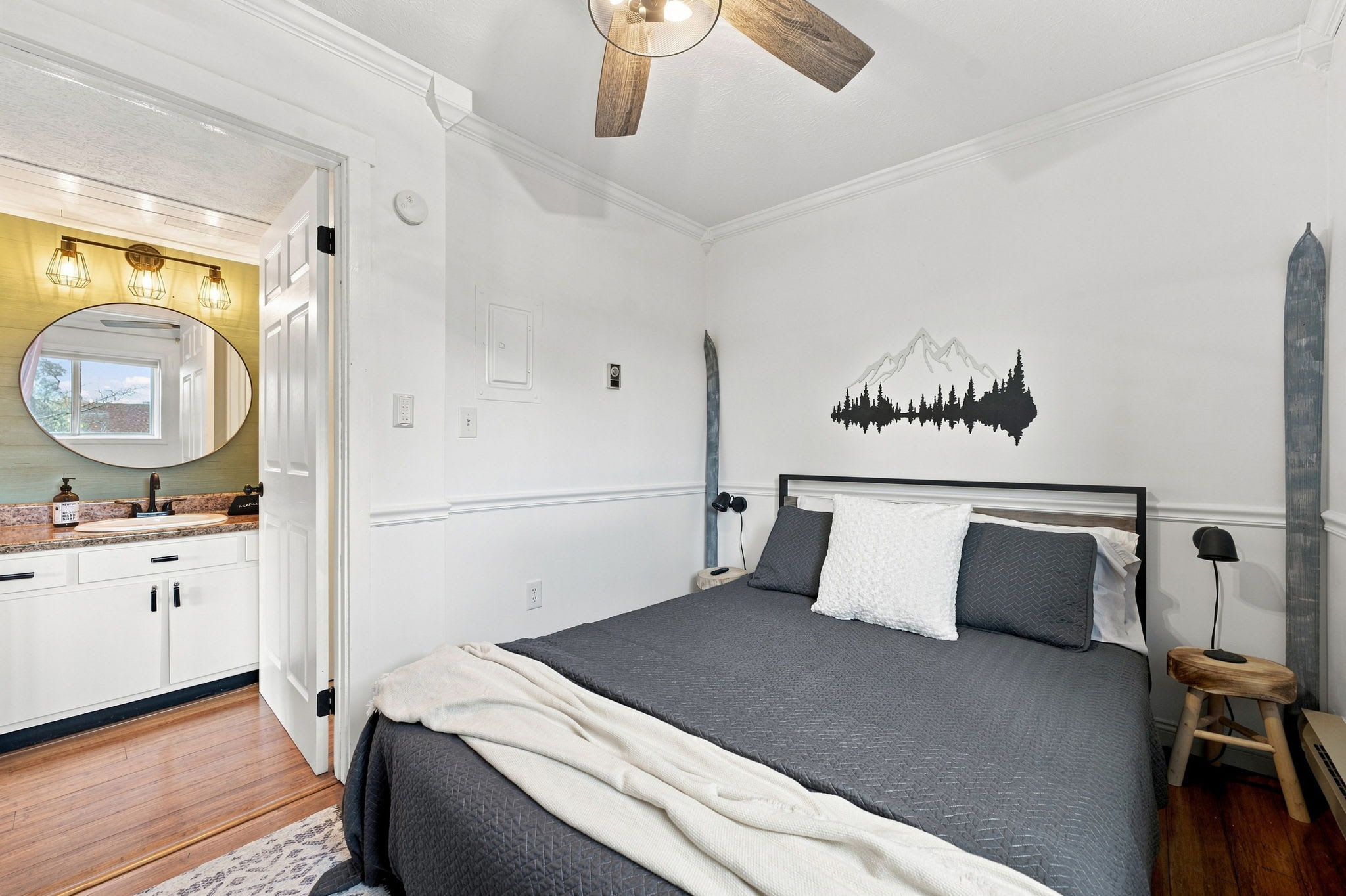 Cozy Condo with Breathtaking Views & Hi-Speed WiFi