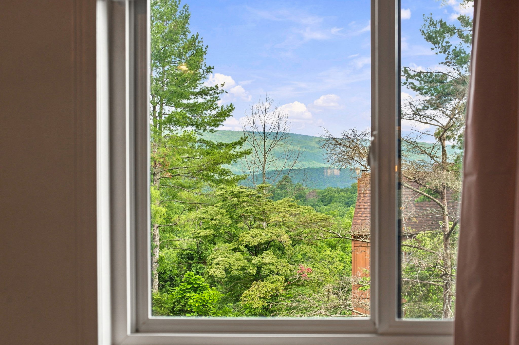 Cozy Condo with Breathtaking Views & Hi-Speed WiFi