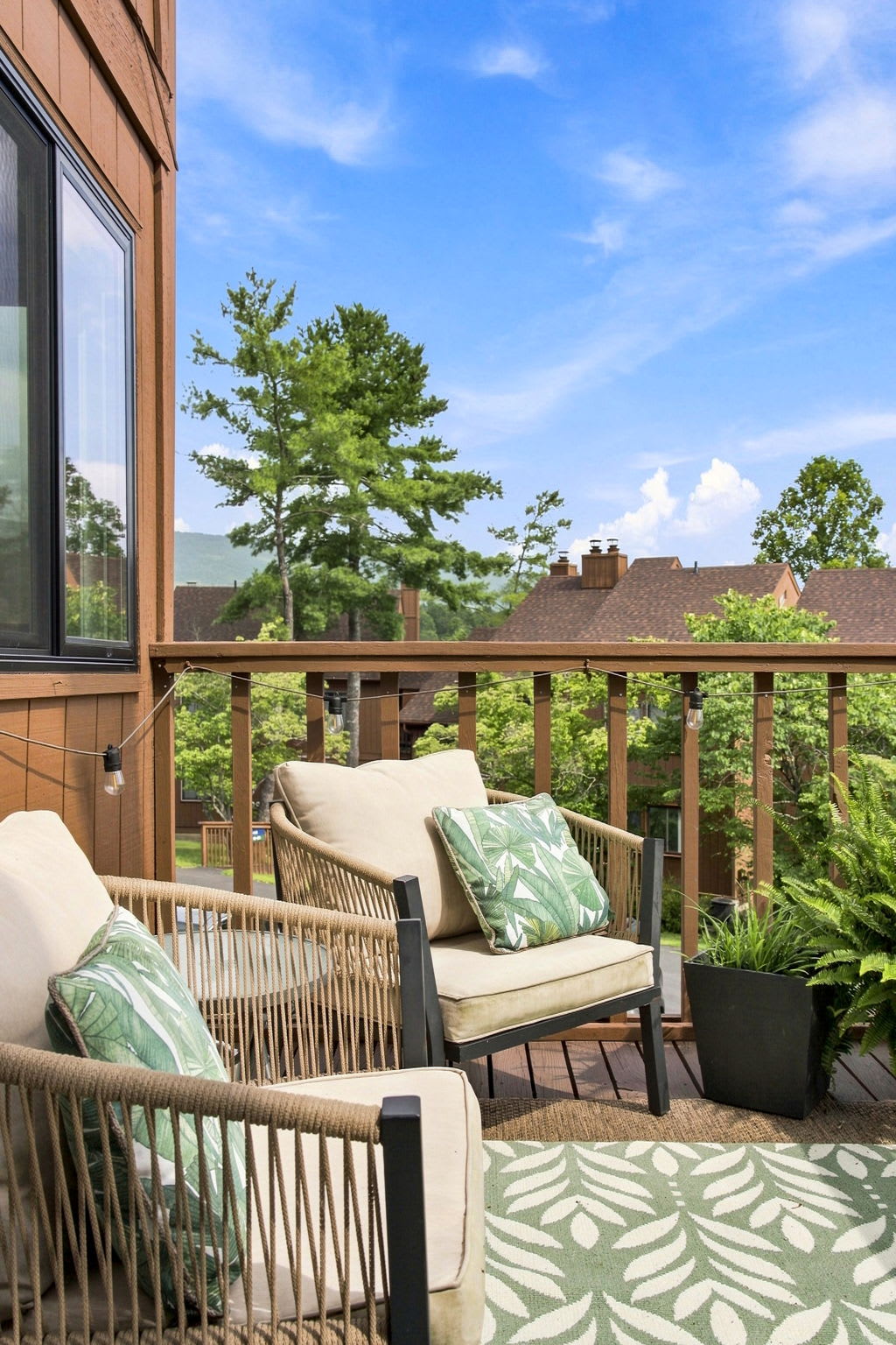 Cozy Condo with Breathtaking Views & Hi-Speed WiFi