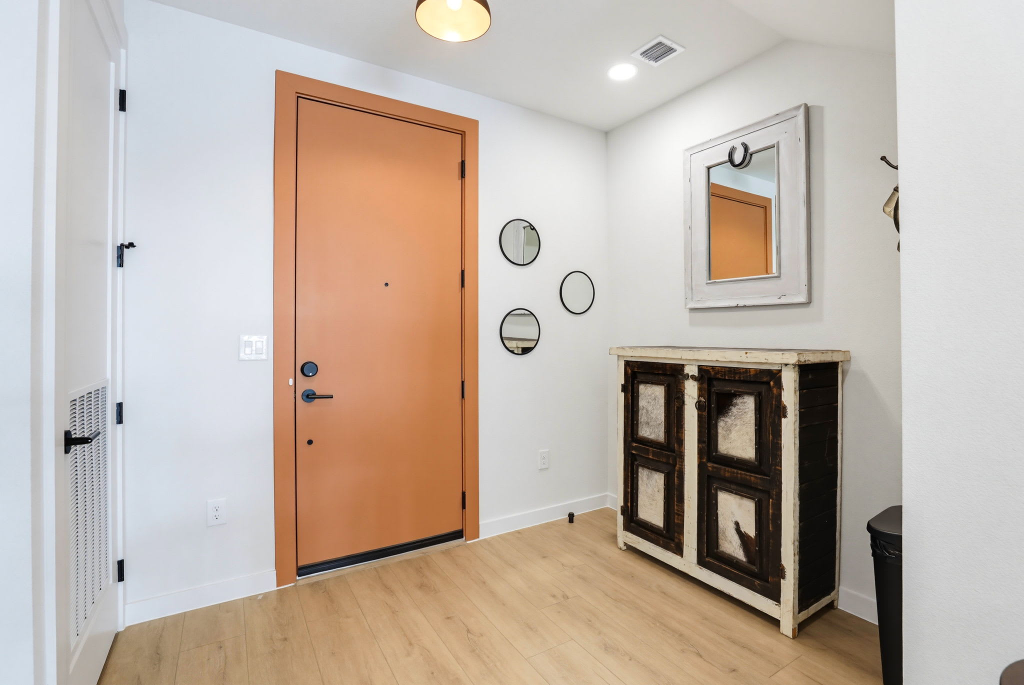 Unwind in Style: Luxe Condo Getaway! 6