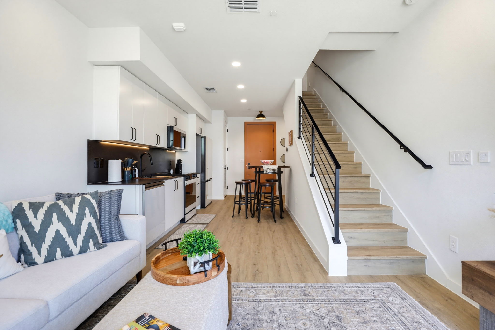 Unwind in Style: Luxe Condo Getaway! 8