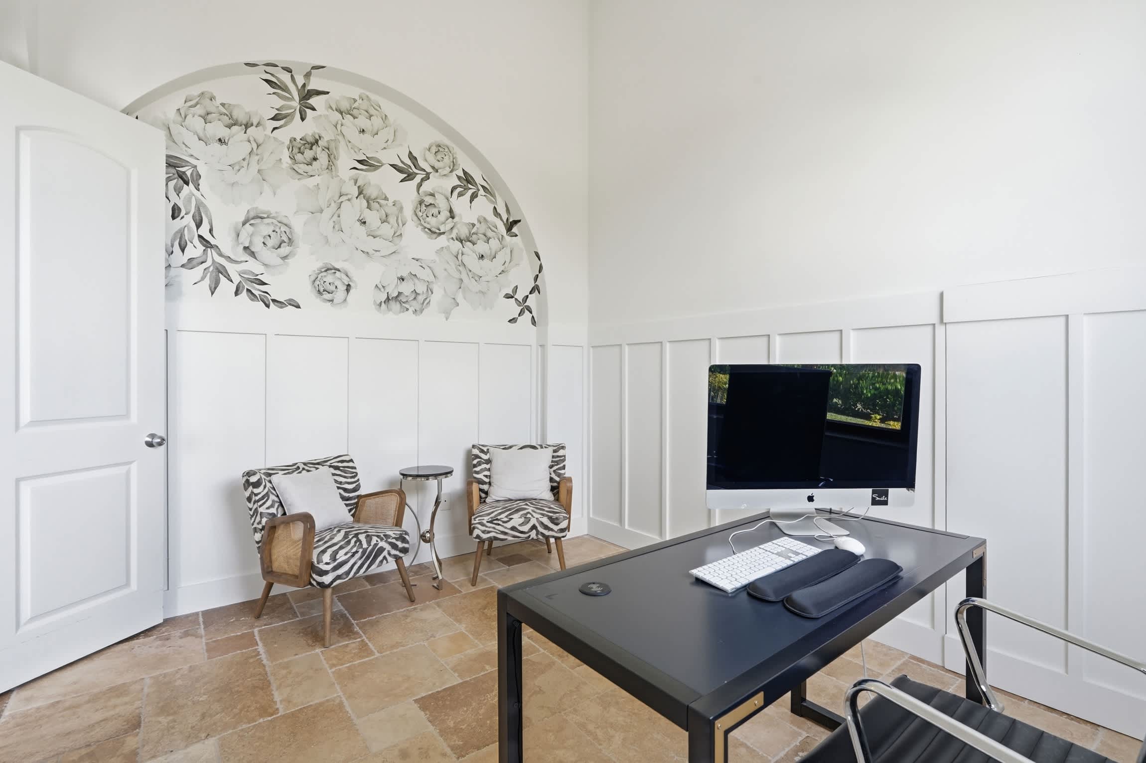 Spacious Luxury Waterfront Retreat with Pool Spa | Photo 11