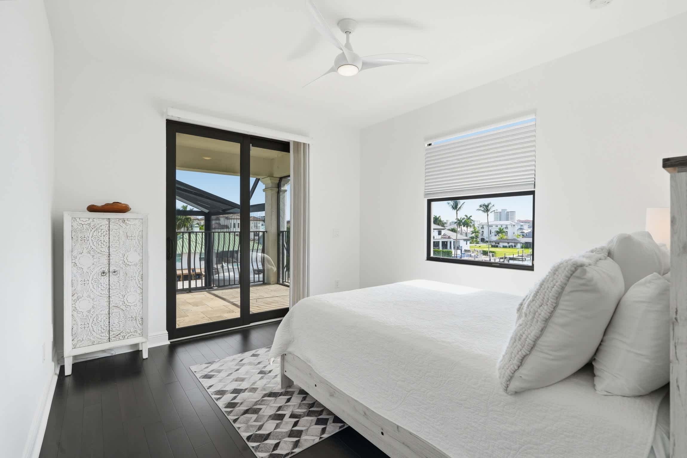 Spacious Luxury Waterfront Retreat with Pool Spa | Photo 43