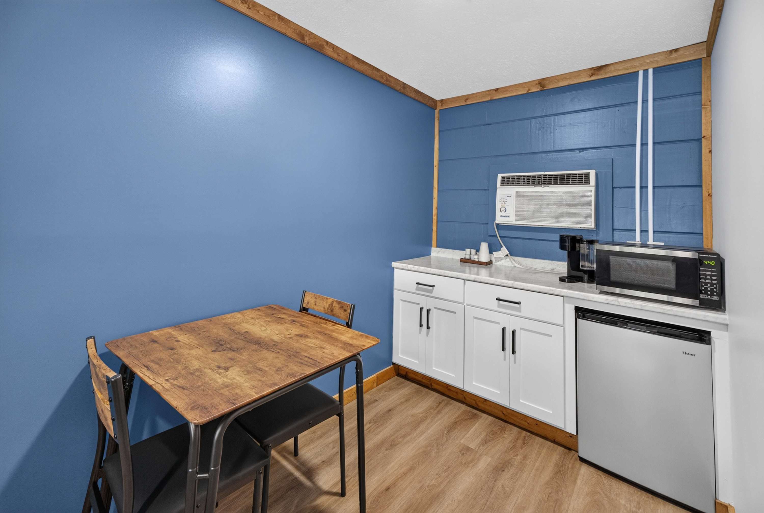 Kitchenette with a table and chairs