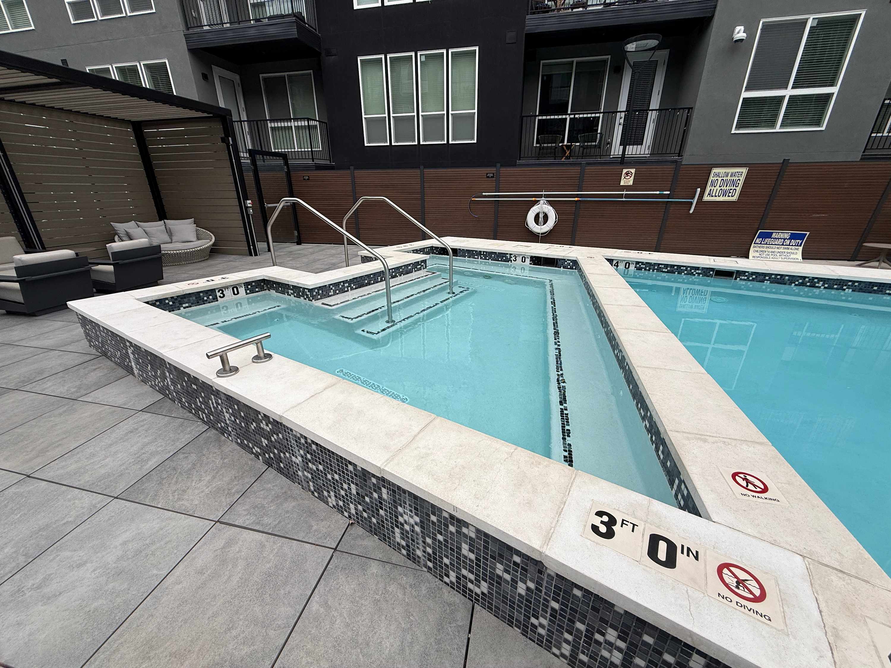Prime Location Rooftop, Pool, Hot Tub & Gym