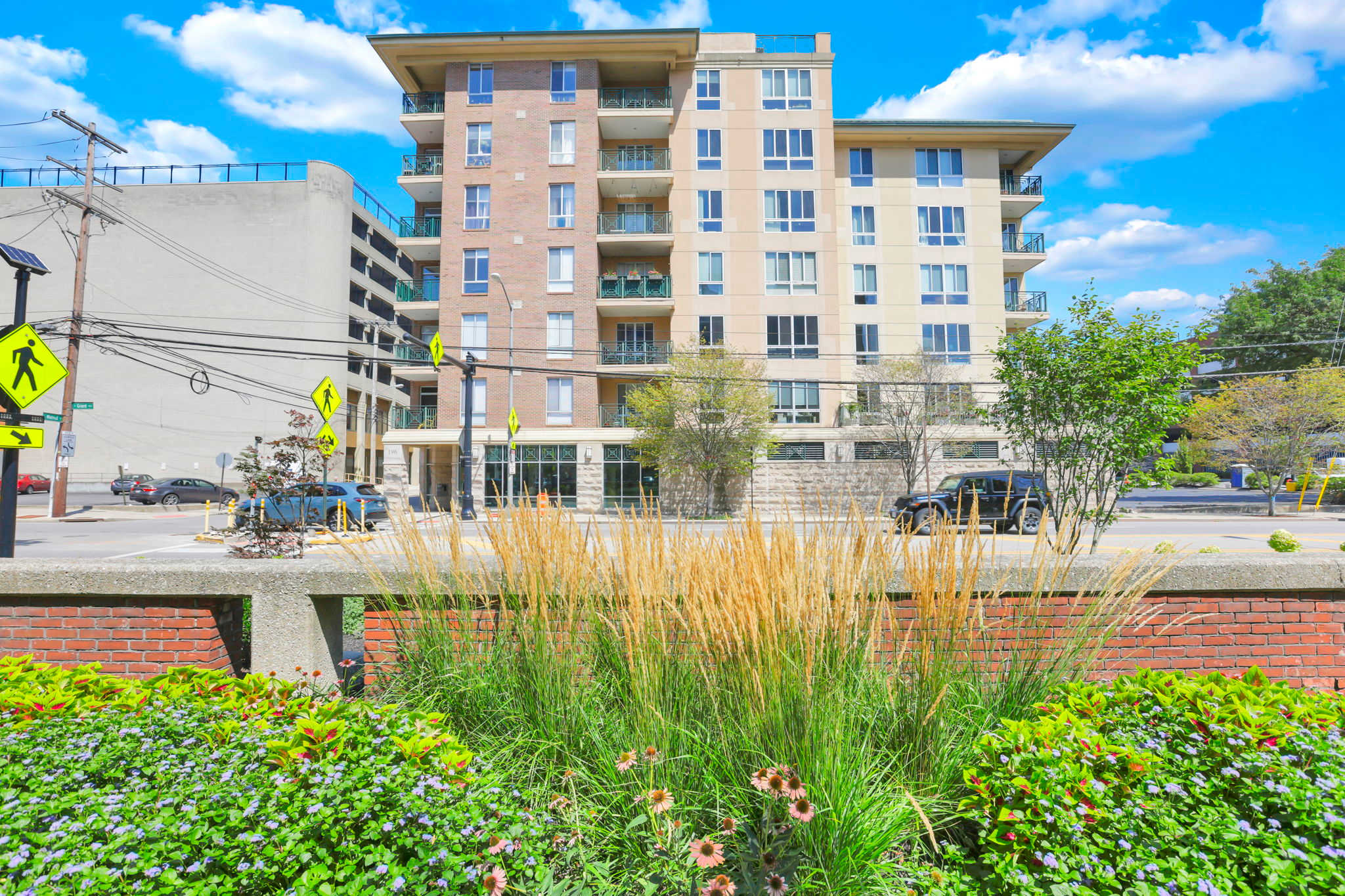 Modern Flat | City Views | 30+night only | Parking