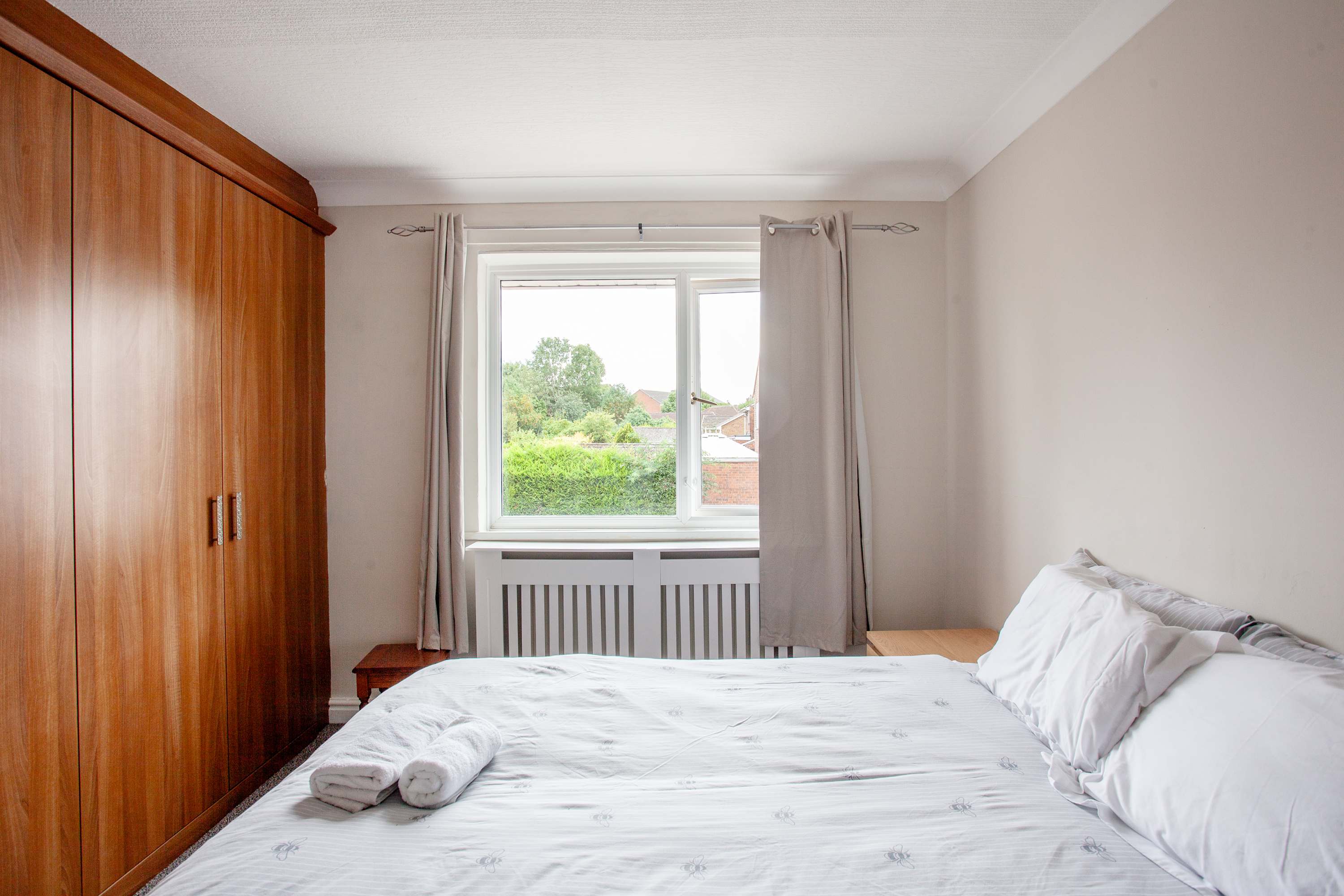Bentley Lodge | Peaceful Family Retreat with Scenic Views & Modern Comforts in Bentley Close 2 S71 2PZ - Property image 3 - VivreStays