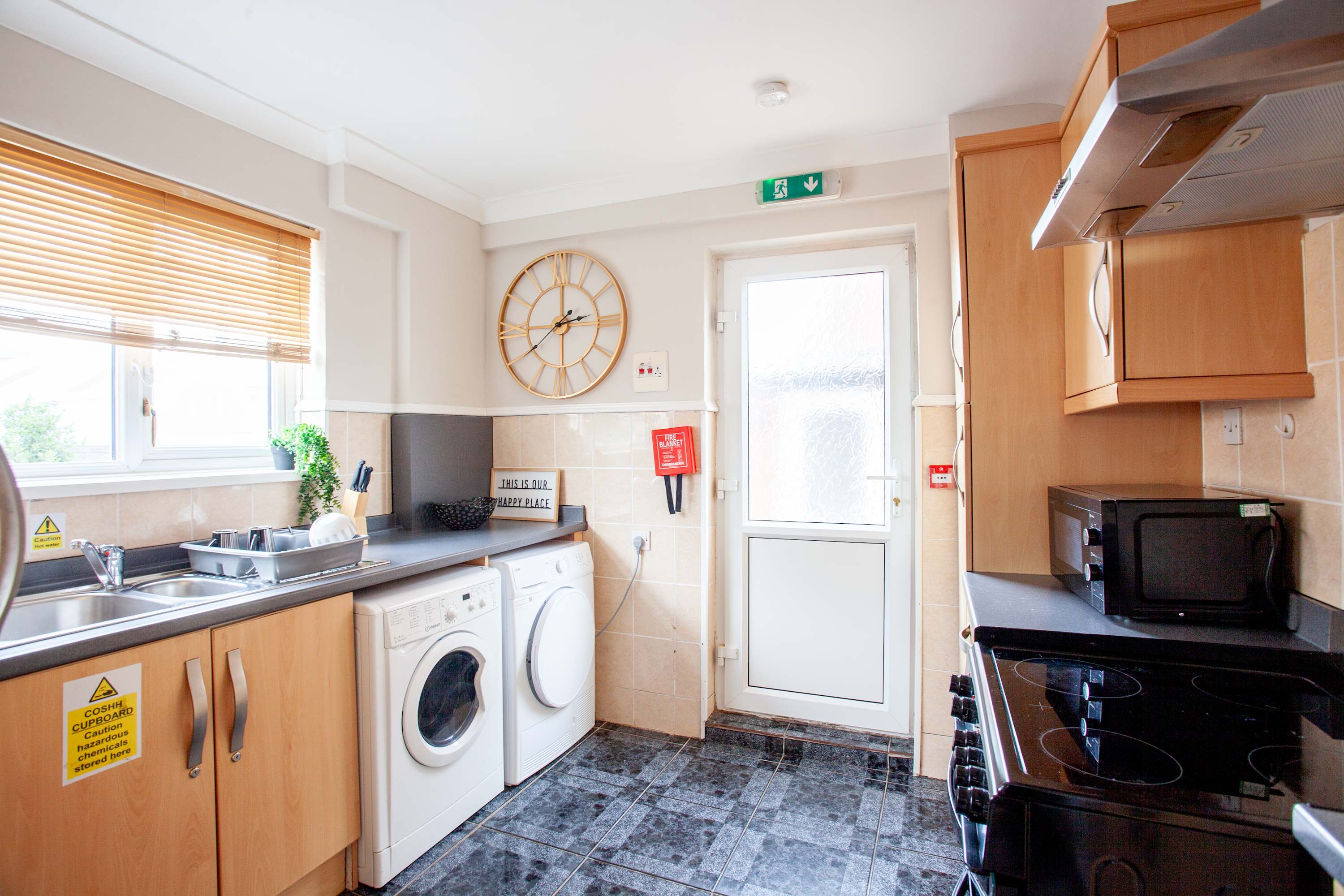 Bentley Lodge | Peaceful Family Retreat with Scenic Views & Modern Comforts in Bentley Close 2 S71 2PZ - Property image 2 - VivreStays