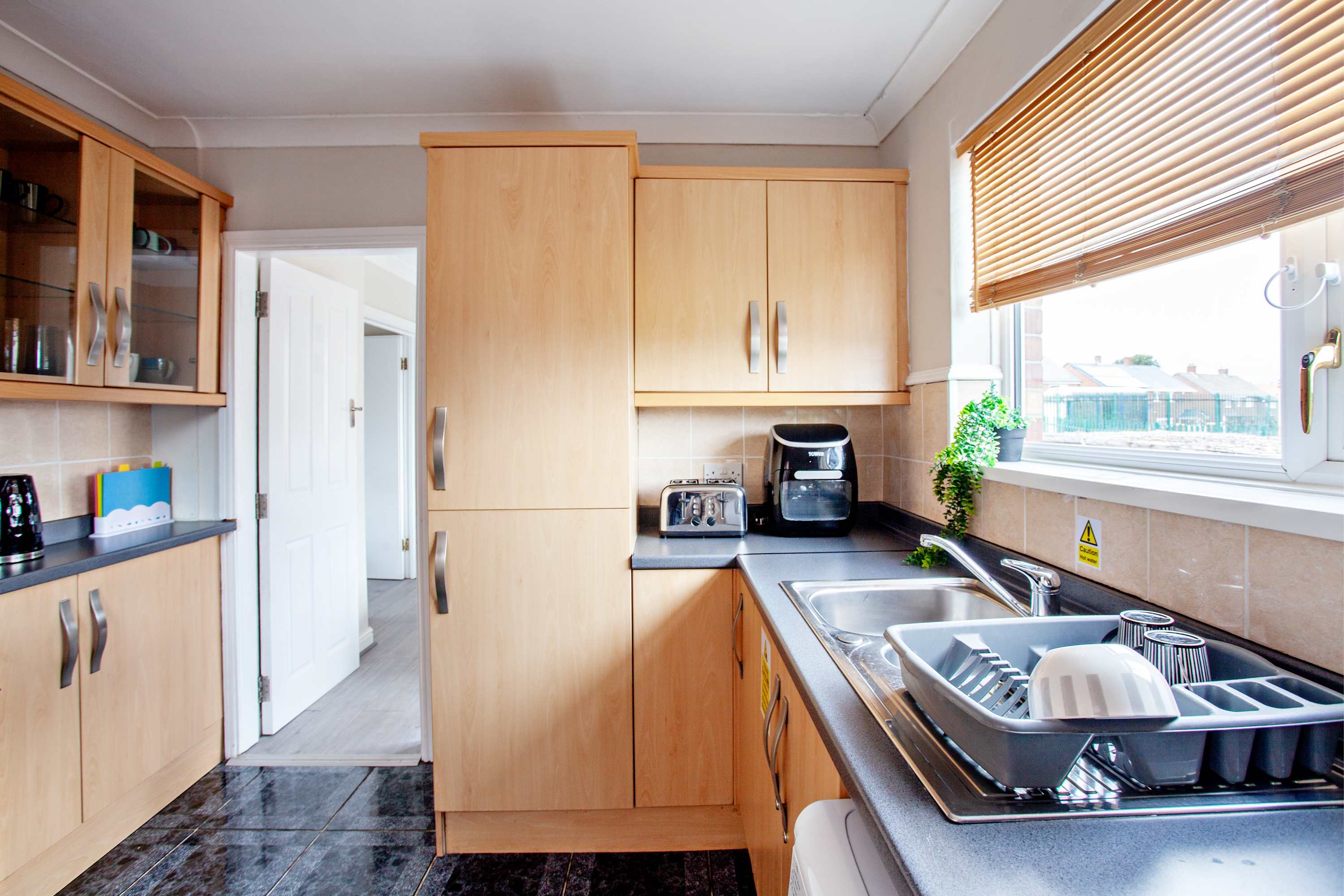 Bentley Lodge | Peaceful Family Retreat with Scenic Views & Modern Comforts in Bentley Close 2 S71 2PZ - Property image 6 - VivreStays