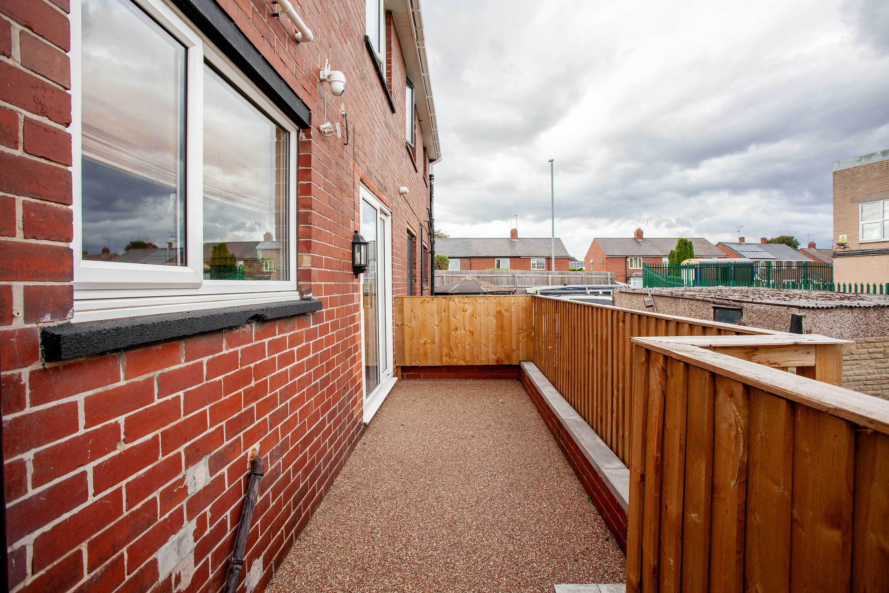 Bentley Lodge | Peaceful Family Retreat with Scenic Views & Modern Comforts in Bentley Close 2 S71 2PZ - Property image 9 - VivreStays