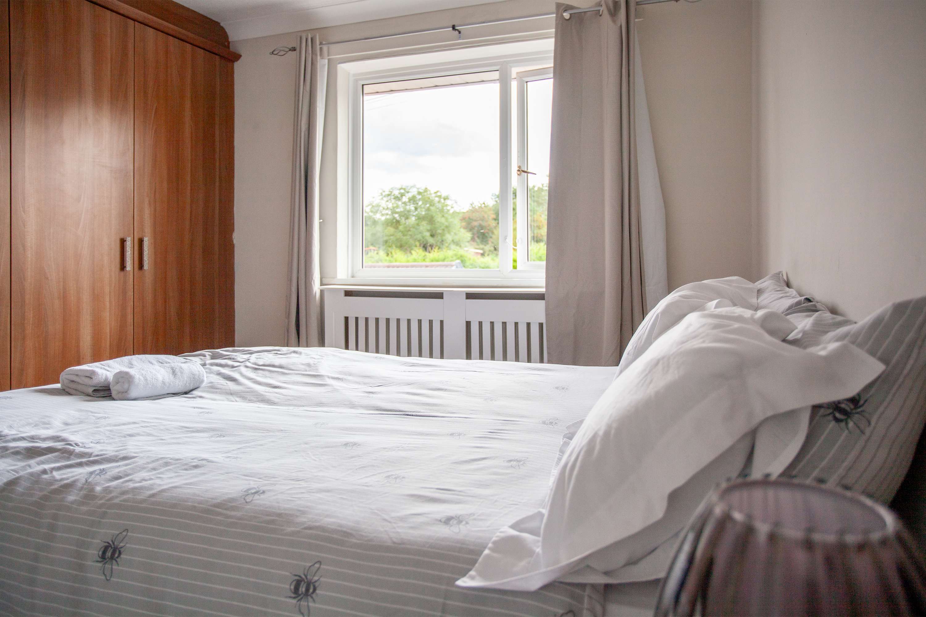 Bentley Lodge | Peaceful Family Retreat with Scenic Views & Modern Comforts in Bentley Close 2 S71 2PZ - Property image 17 - VivreStays