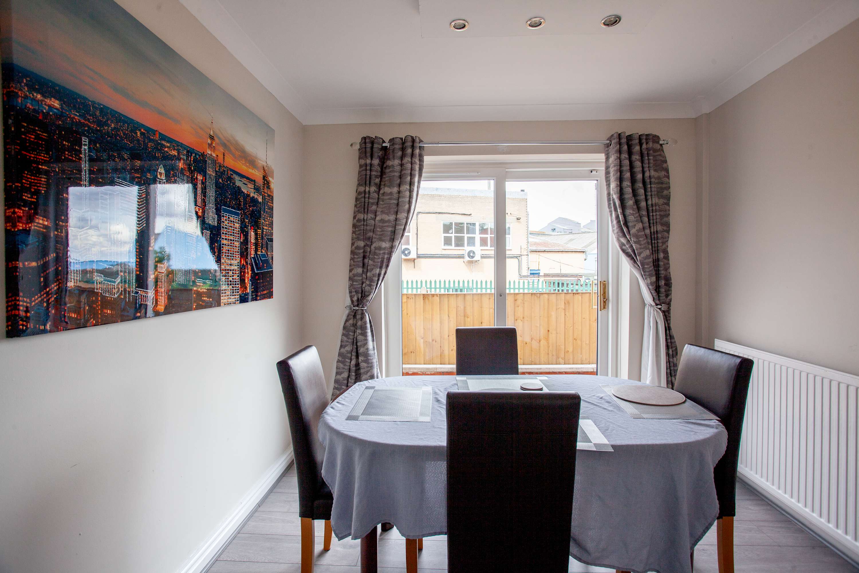 Bentley Lodge | Peaceful Family Retreat with Scenic Views & Modern Comforts in Bentley Close 2 S71 2PZ - Property image 23 - VivreStays