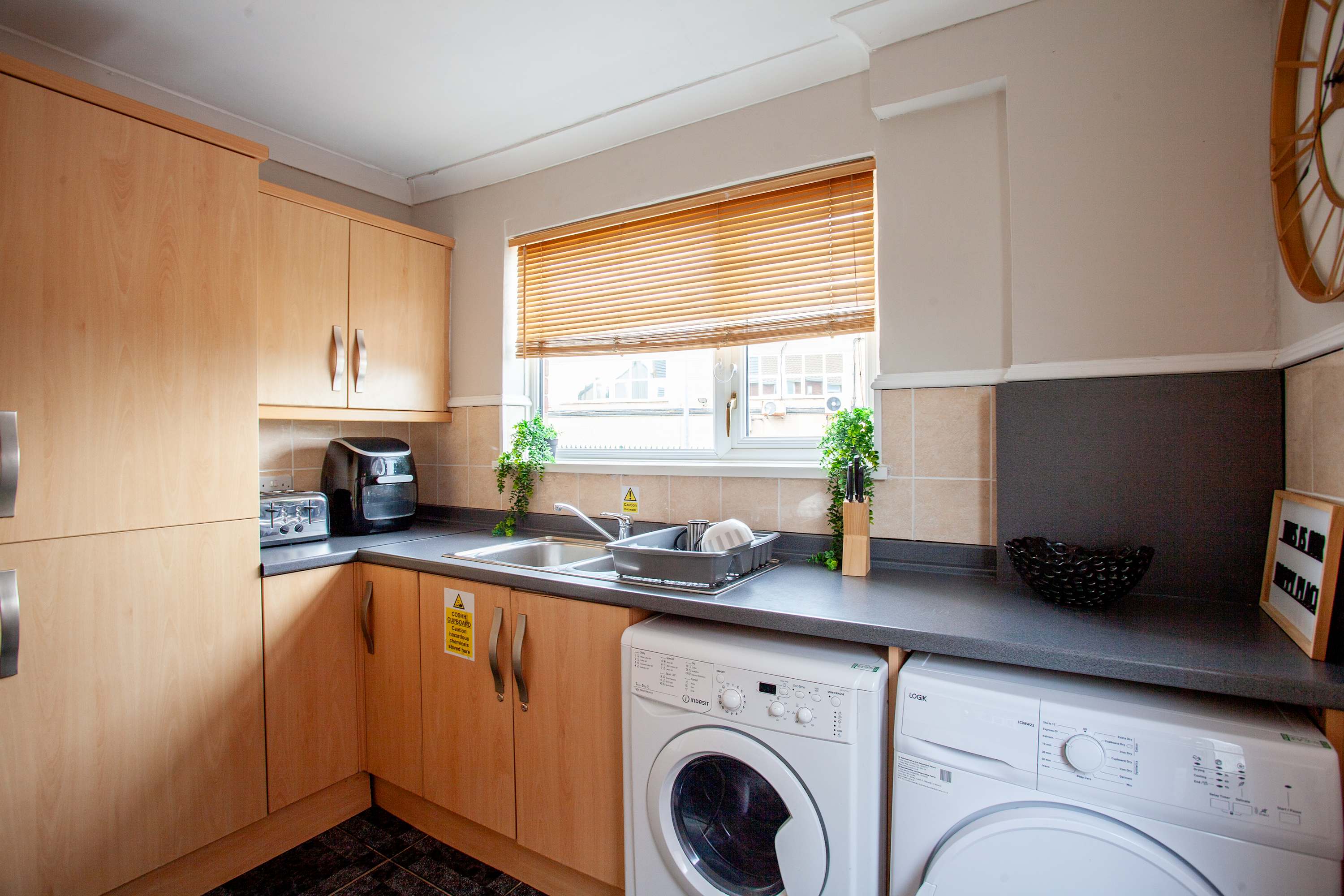 Bentley Lodge | Peaceful Family Retreat with Scenic Views & Modern Comforts in Bentley Close 2 S71 2PZ - Property image 30 - VivreStays