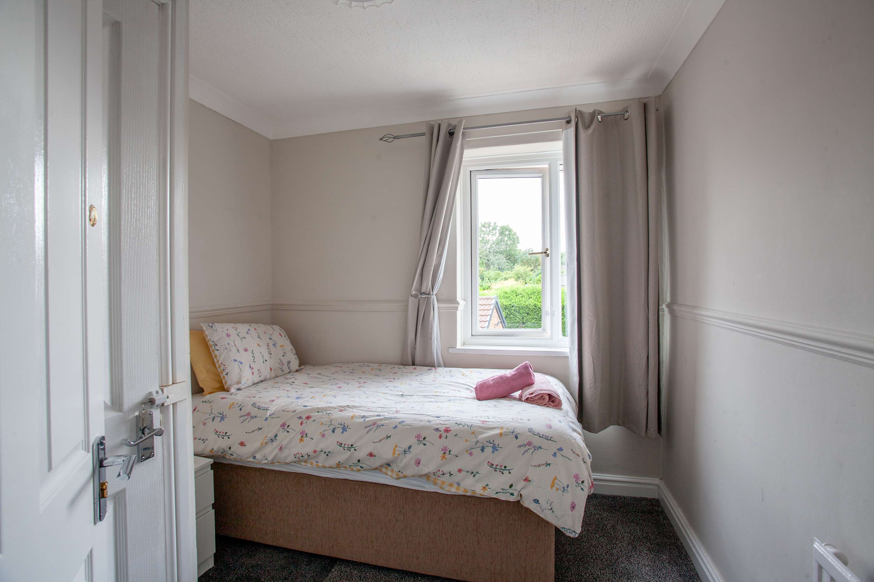 Bentley Lodge | Peaceful Family Retreat with Scenic Views & Modern Comforts in Bentley Close 2 S71 2PZ - Property image 41 - VivreStays