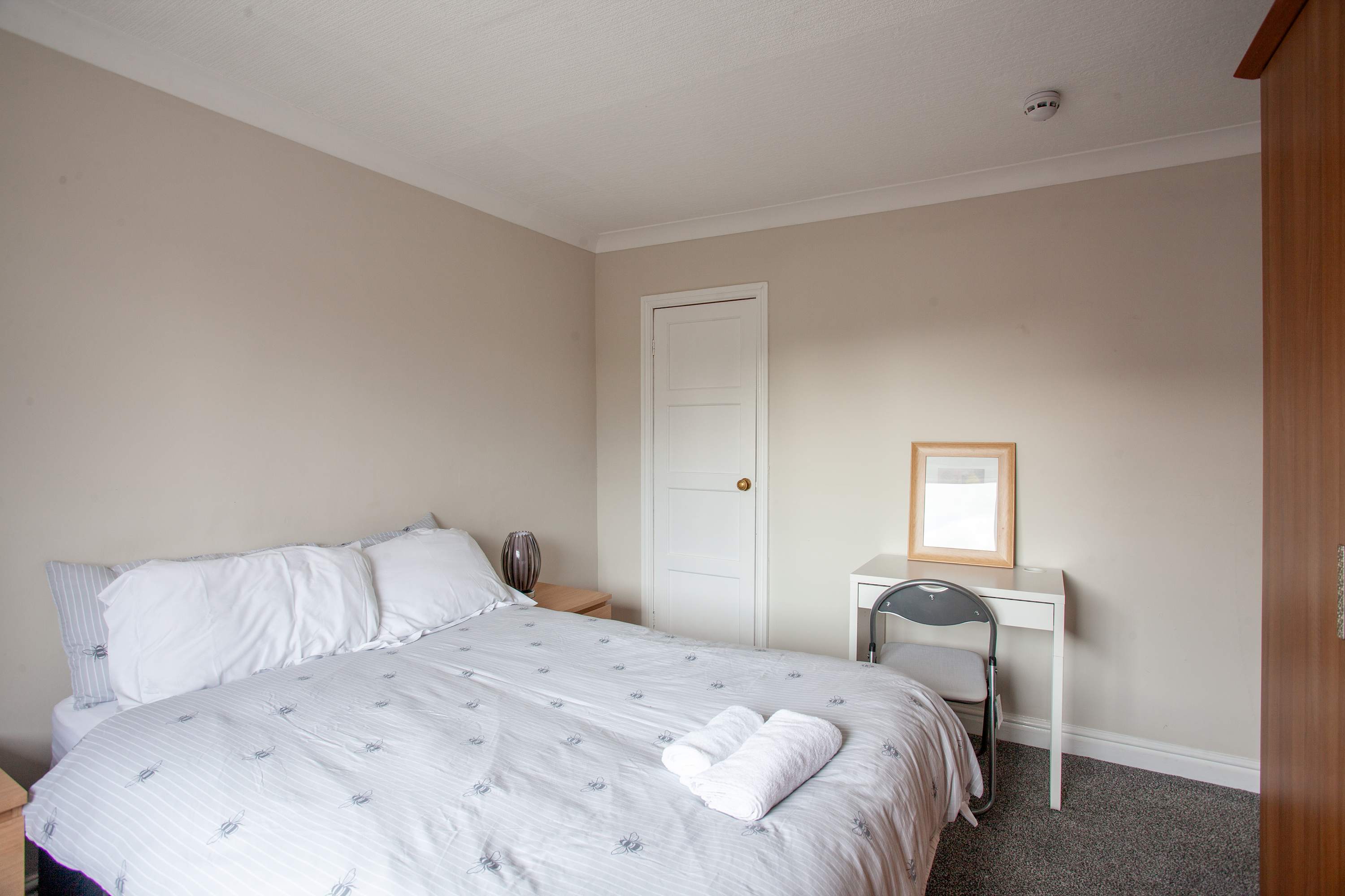 Bentley Lodge | Peaceful Family Retreat with Scenic Views & Modern Comforts in Bentley Close 2 S71 2PZ - Property image 43 - VivreStays