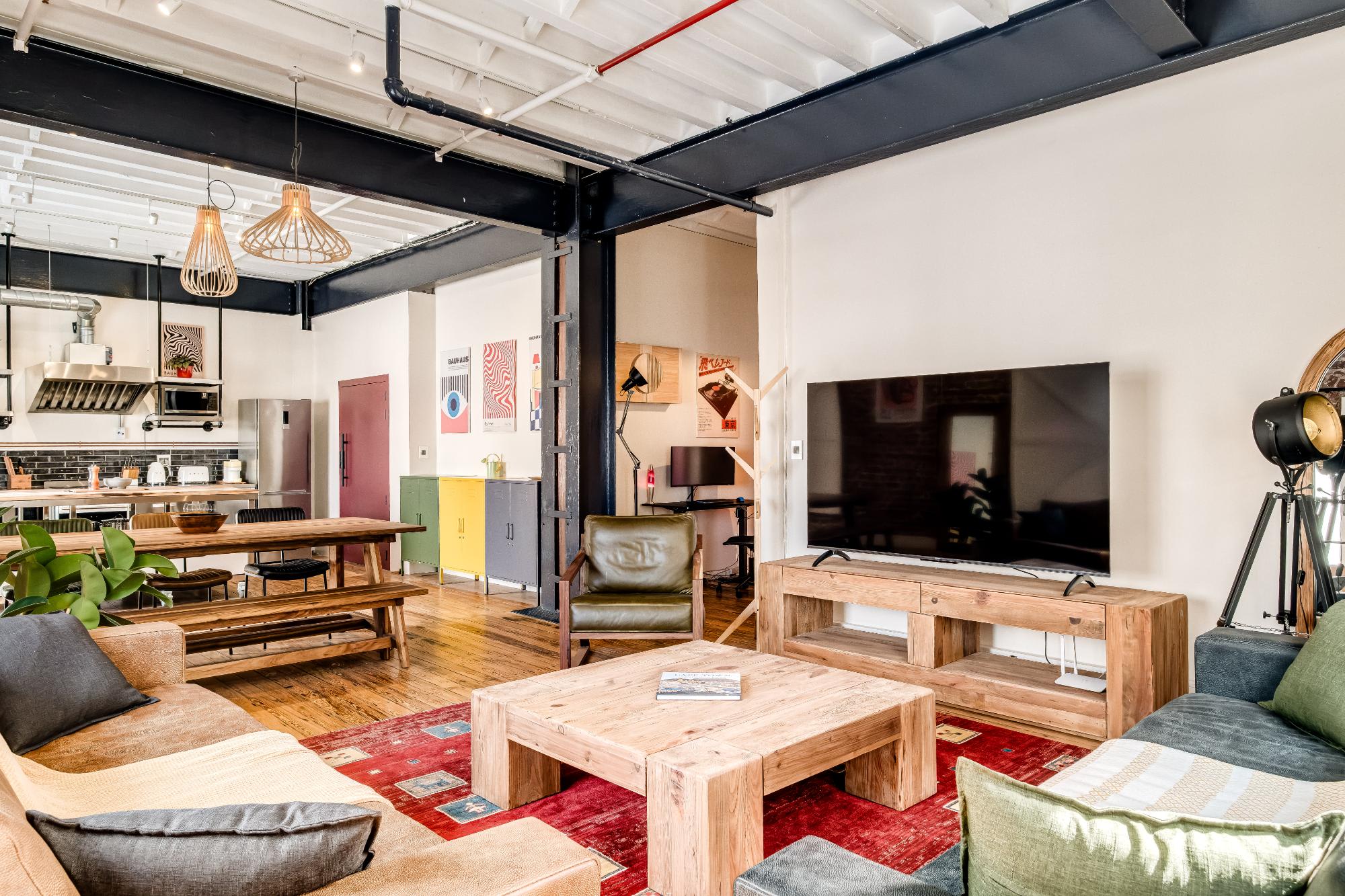 Central City 2bed with Mountain Views Skywood Loft