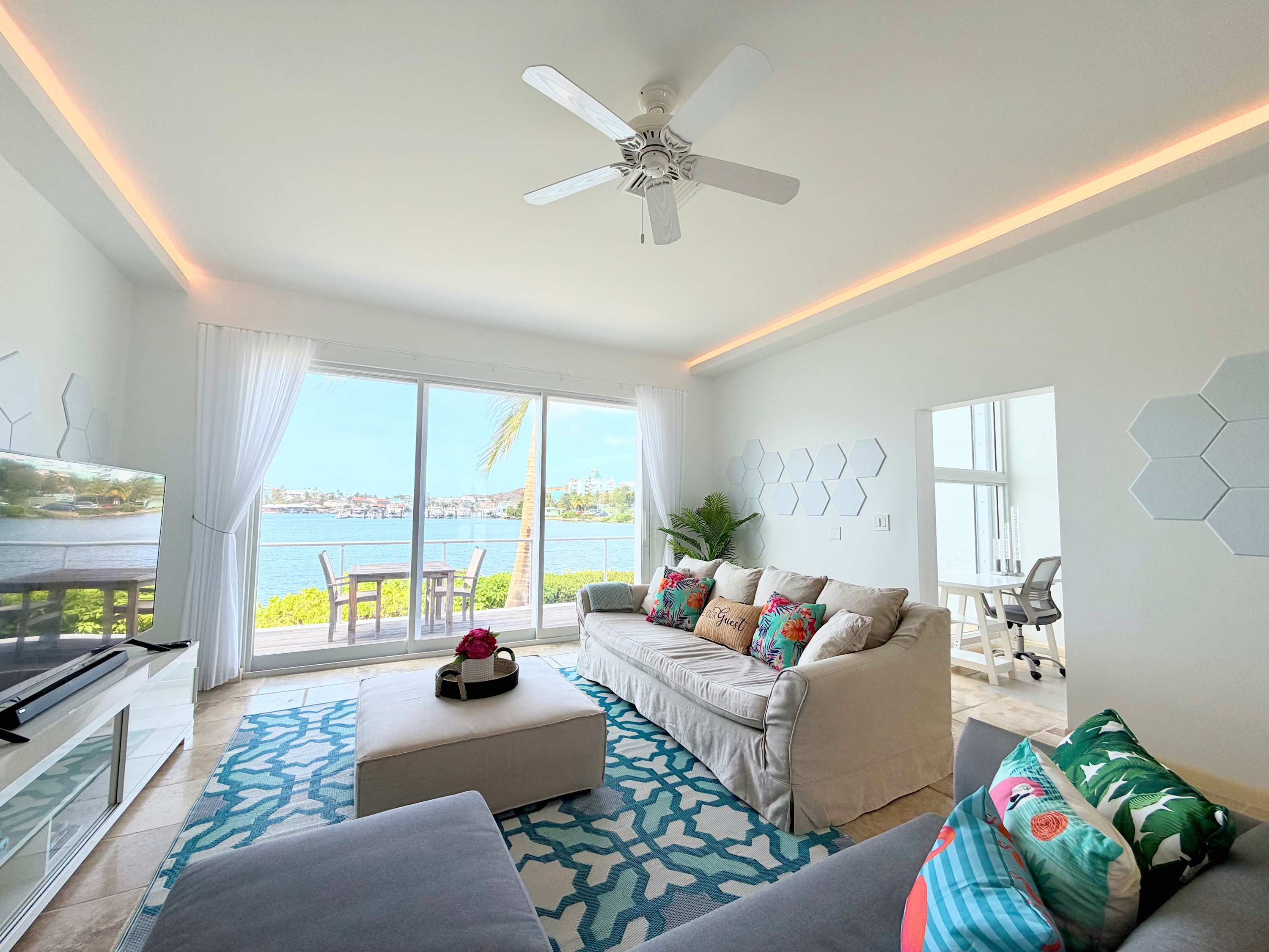 SeaCoral Luxury Waterfront Townhome At CBC Resort · Oyster Pond | SeaLaVie SXM — photo 8