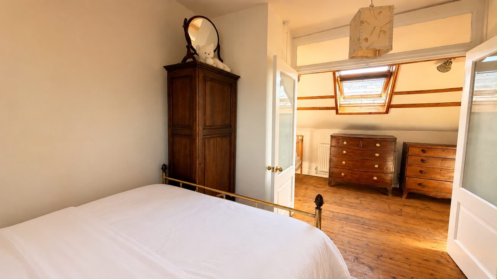 View Observatory Apt - Historic Bedford Apt with Pool in The Crescent 6 MK40 2RU Observatory Apt - Historic Bedford Apt with Pool in The Crescent 6 MK40 2RU - Property image 12 - VivreStays