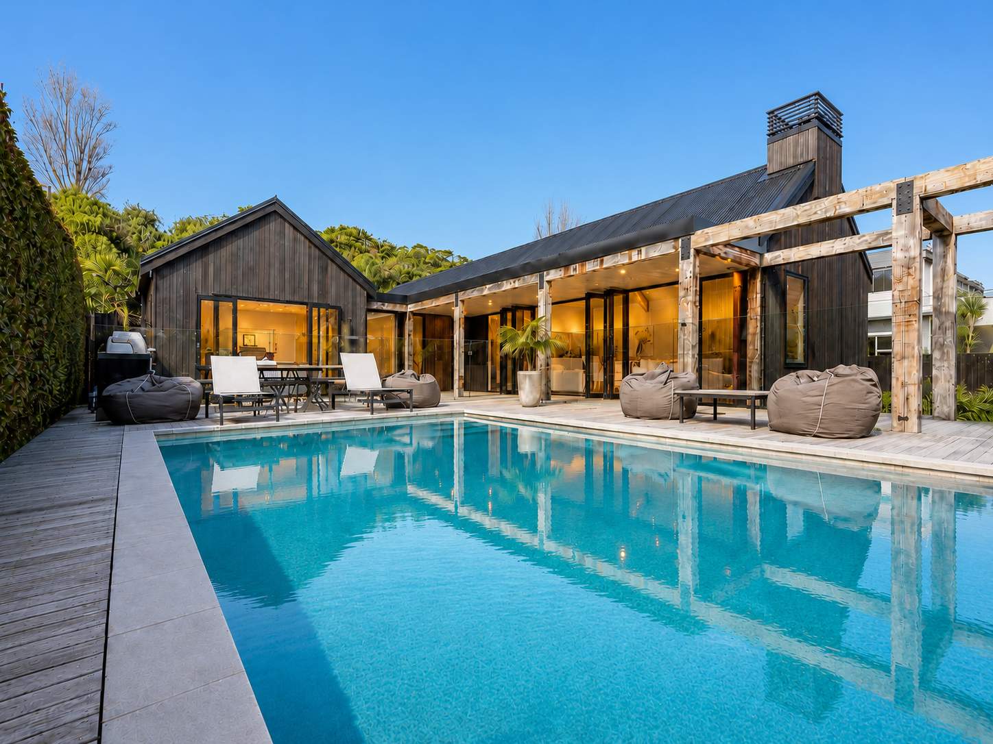 Blackpool Boathouse - Pool & Spa & Walk to Oneroa — Waiheke Island, Auckland — vacation rental