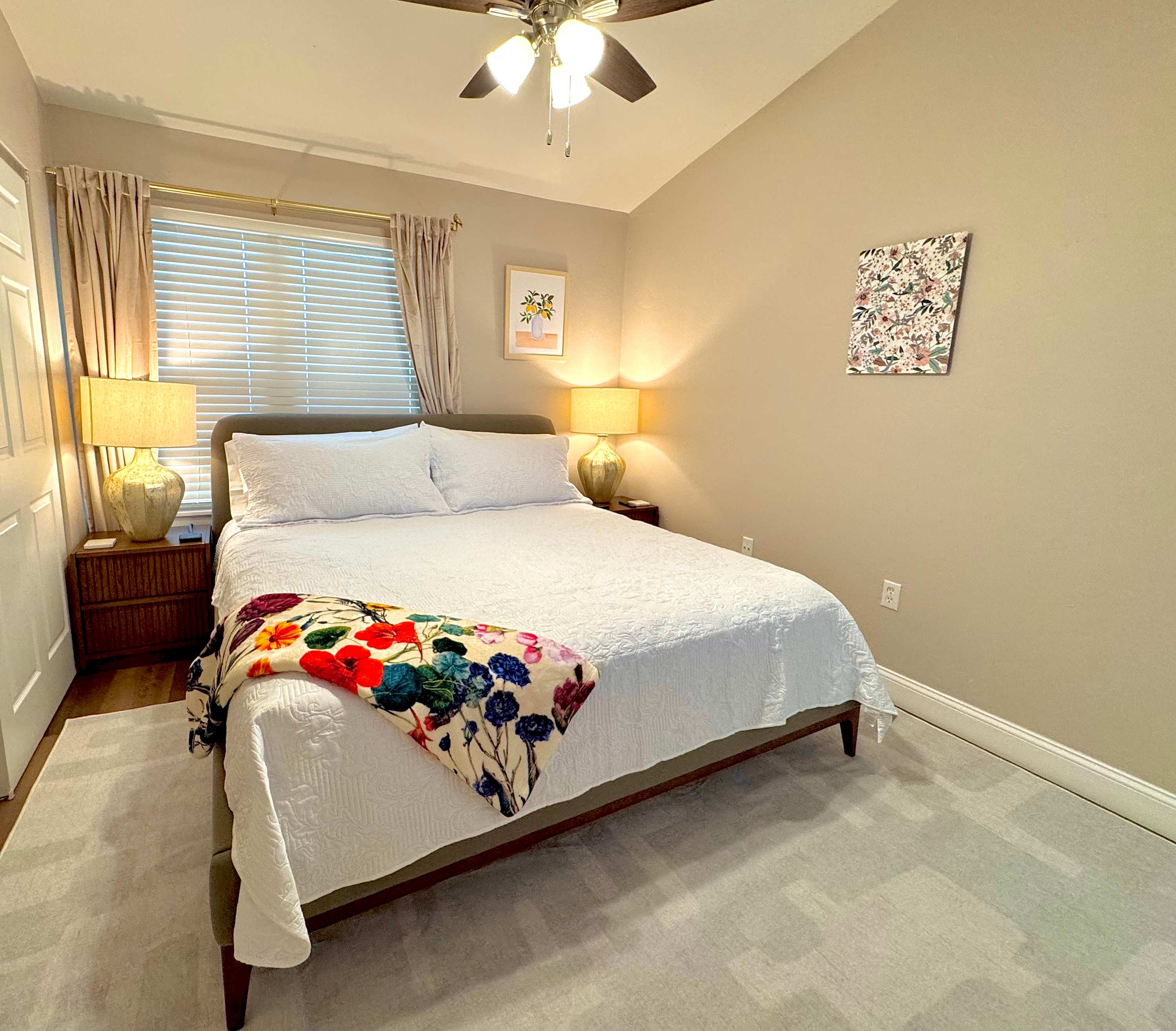 The Perfect Townhome! Parking, Location, Kitchen, Comfortable. Everything You Need For A Short Or Long Stay. - Gainesville, FL