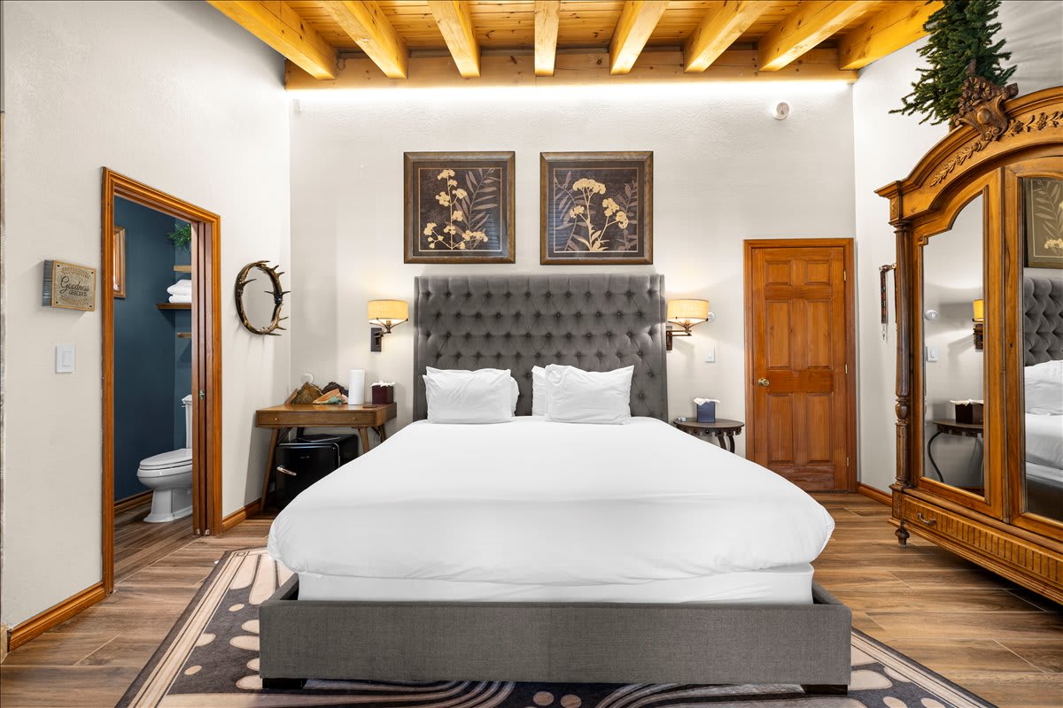 Pine Crest — Wildwood Canyon Inn