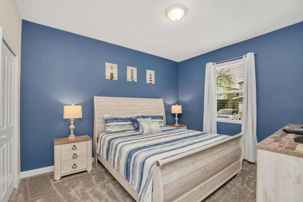 9BR Sleeps 26 – Private Pool & Spa Near Disney