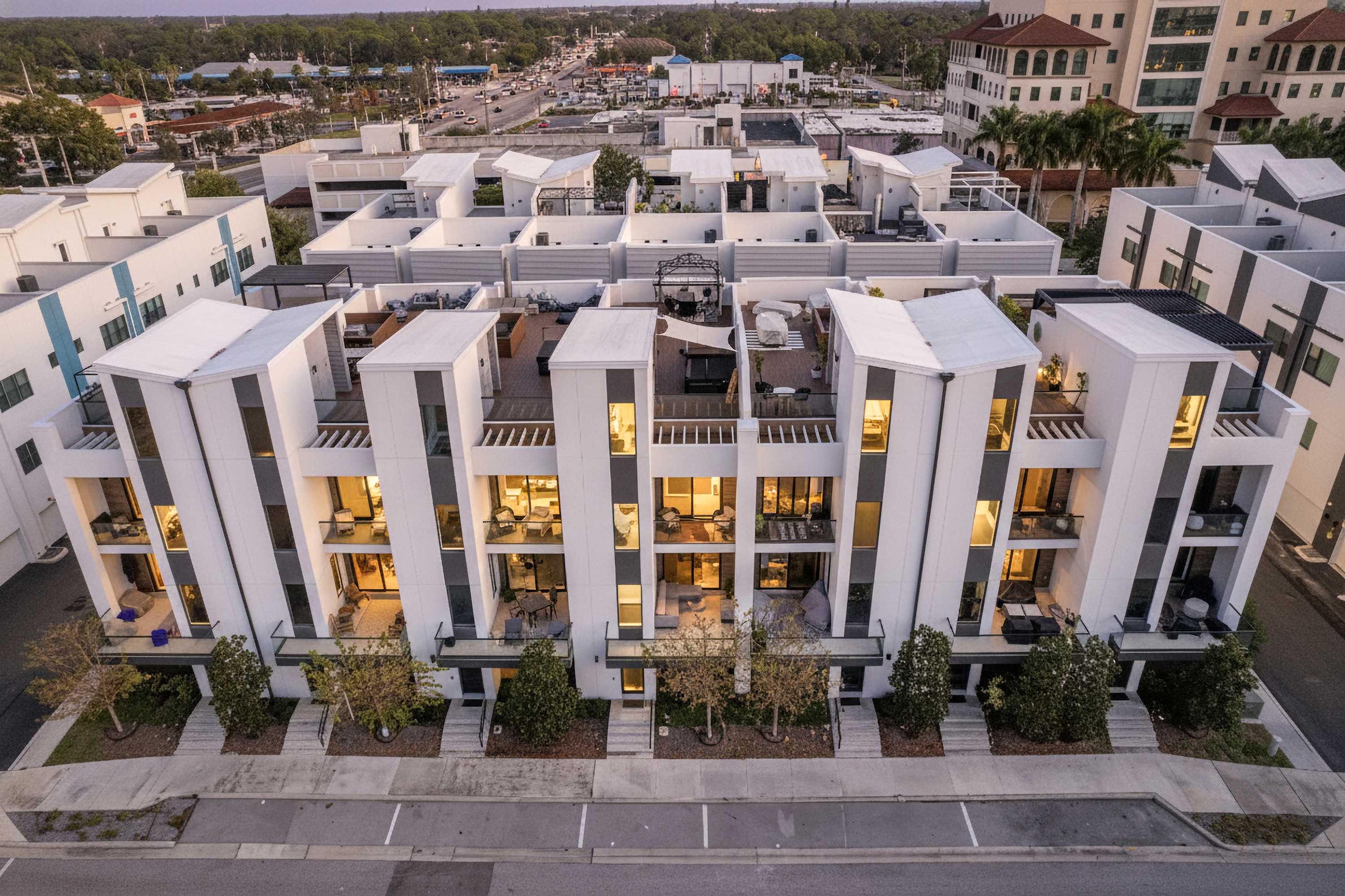 Rooftop Oasis With Hot Tub And Bbq - Stunning Coastal Retreat - Sarasota, FL