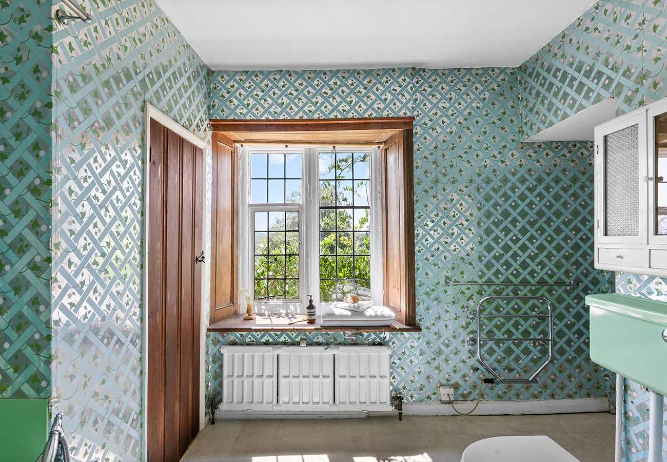 Haremere Hall — 36