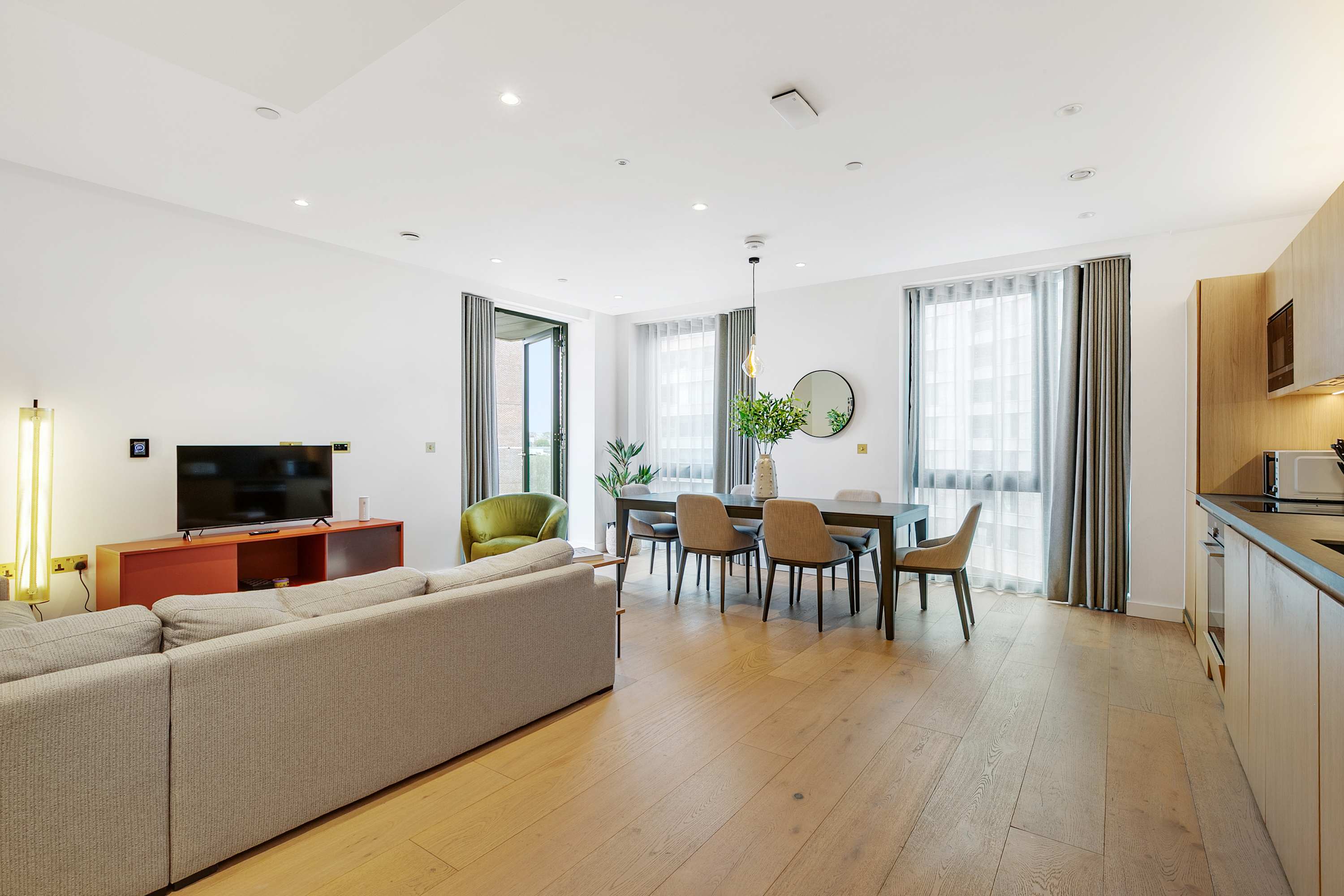 Stylish 3-Bedroom London City Retreat