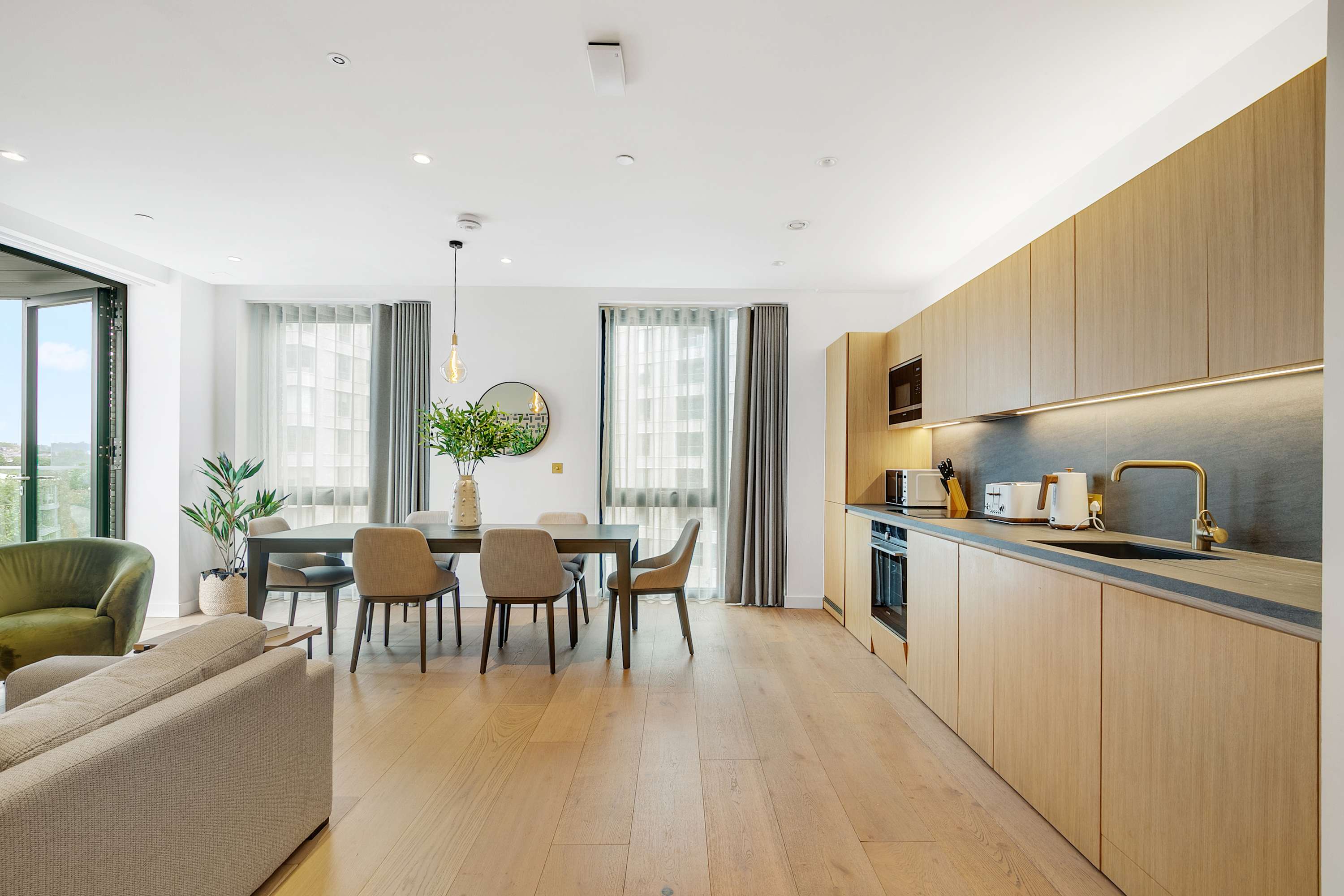 Stylish 3-Bedroom London City Retreat