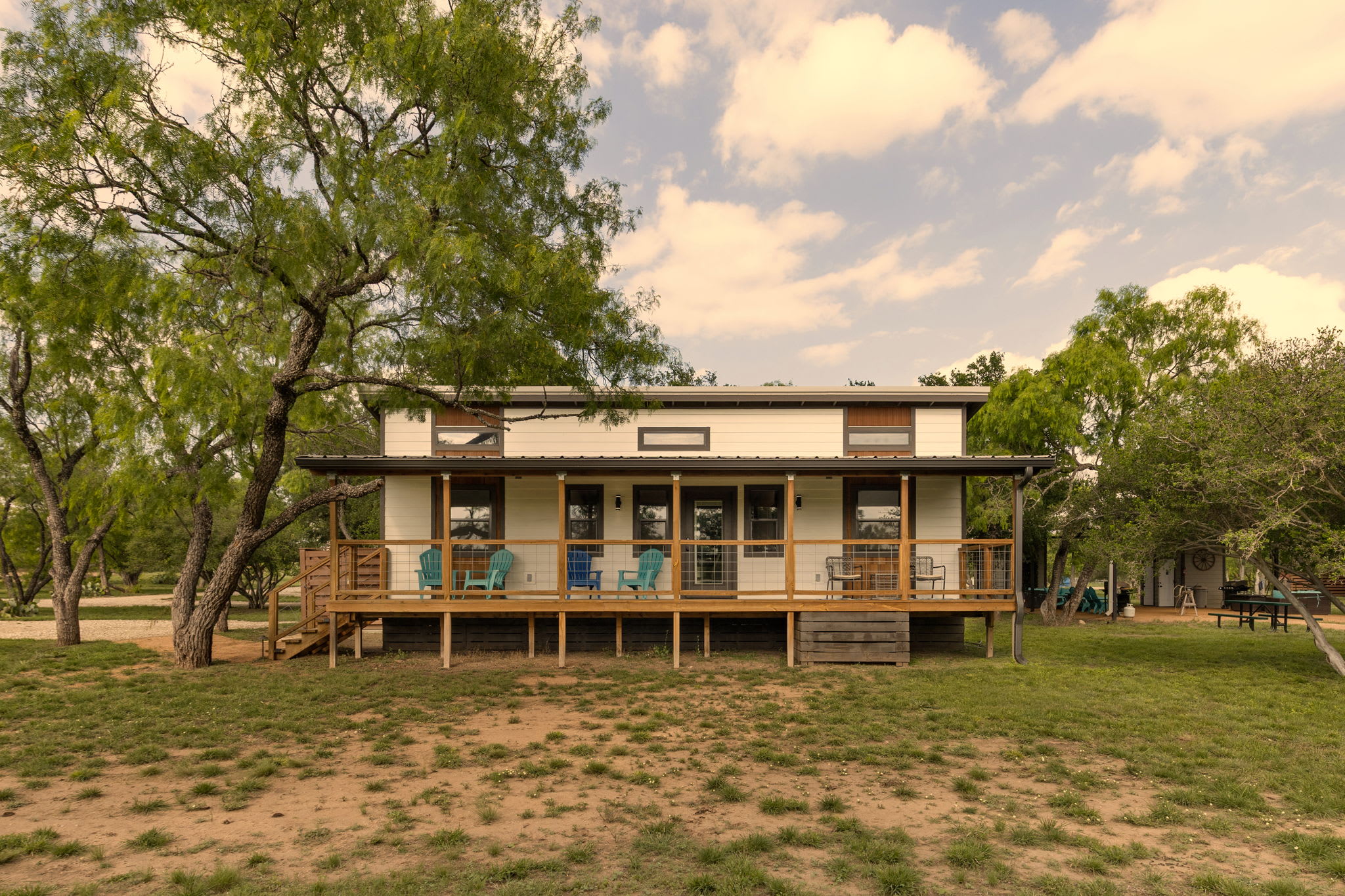 Welcome to the Mimosa Cottage, a riverfront oasis and escape on private river frontage just minutes from downtown Fredericksburg! 