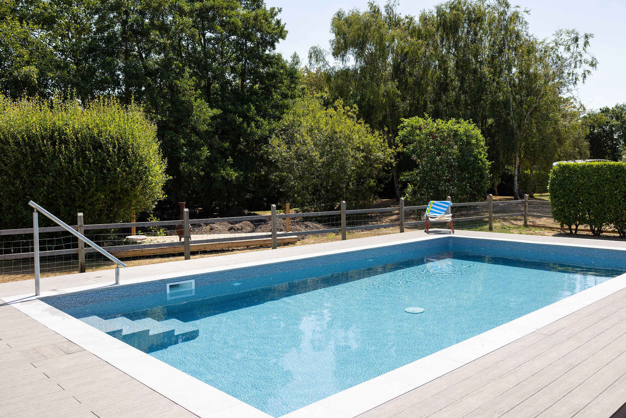 The pool is heated and seasonal (May to September weather dependent).