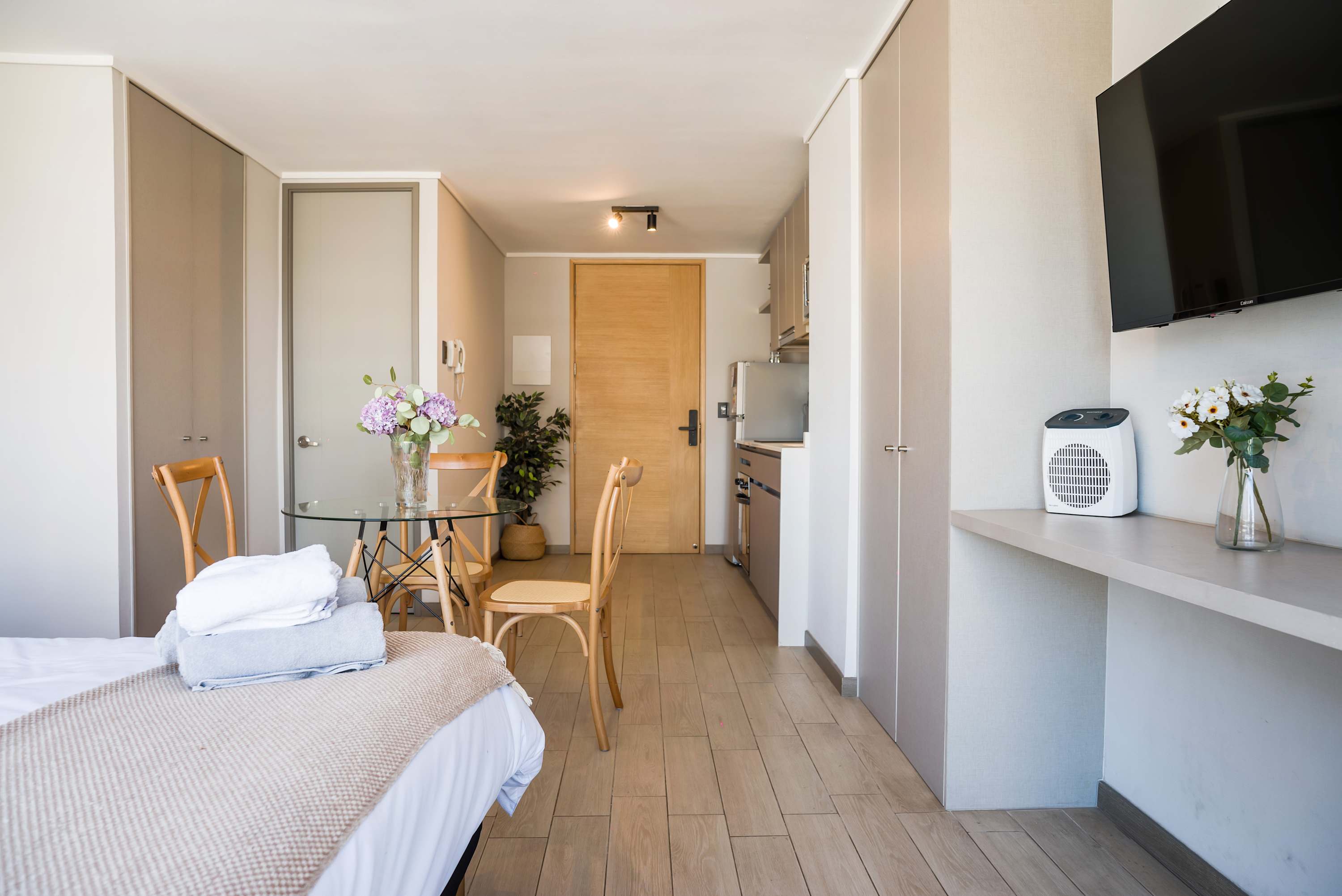 Cozy studio apartment with modern amenities, perfect for a relaxing stay in the heart of the city.
