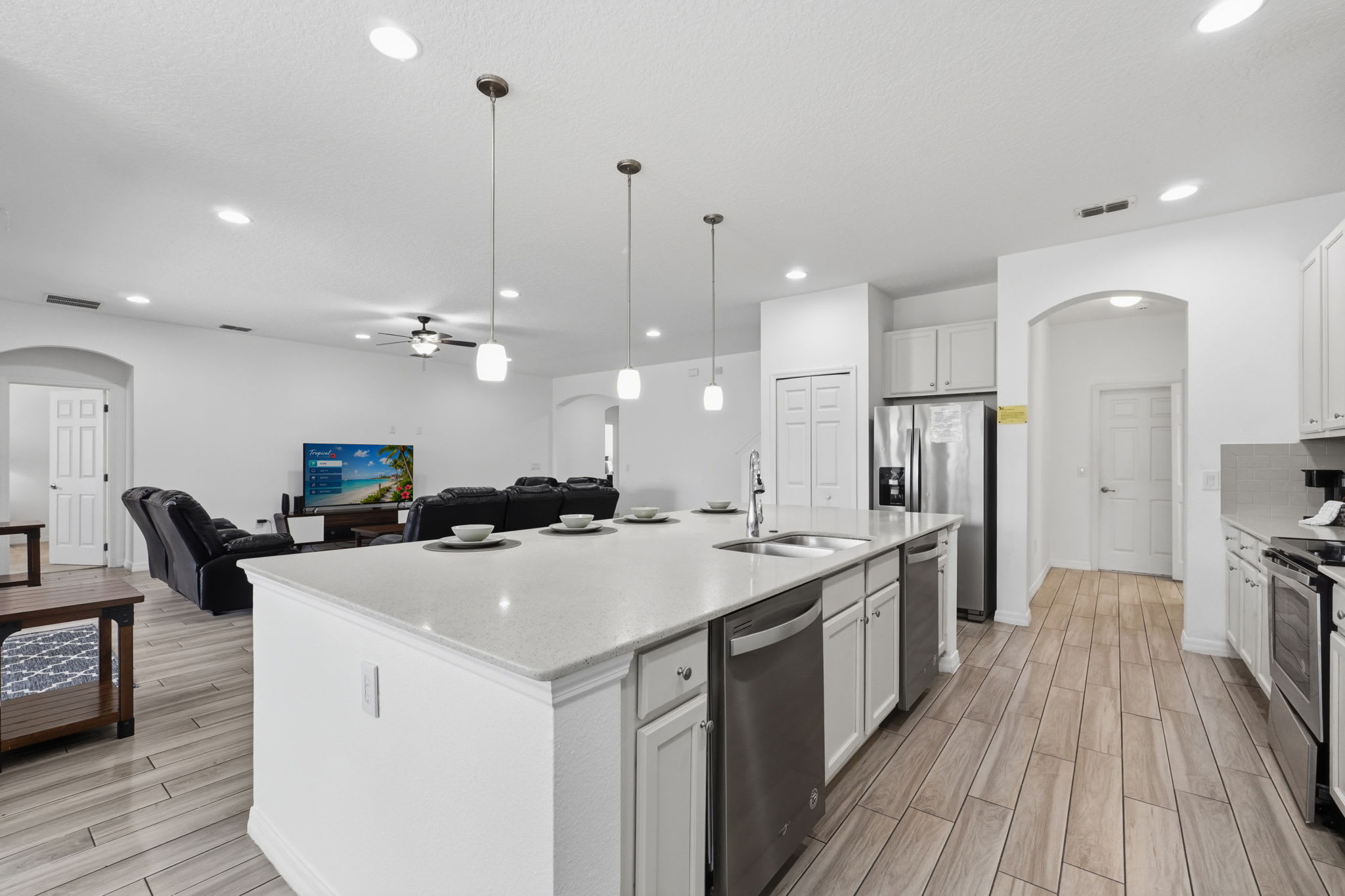 Grand 13 BR Villa w Private Pool | Photo 23