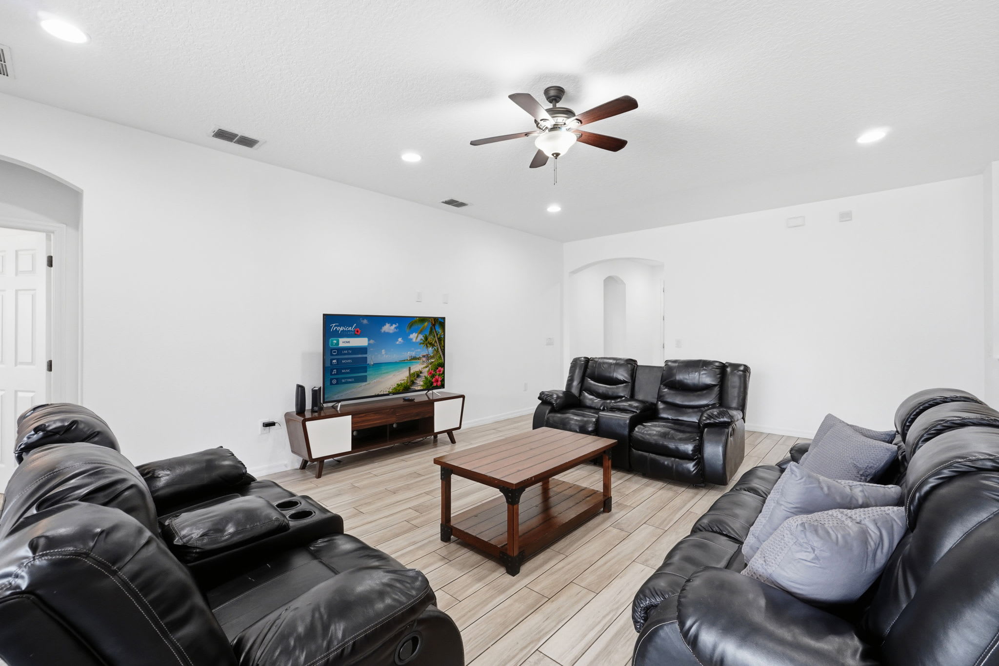 Grand 13 BR Villa w Private Pool | Photo 10