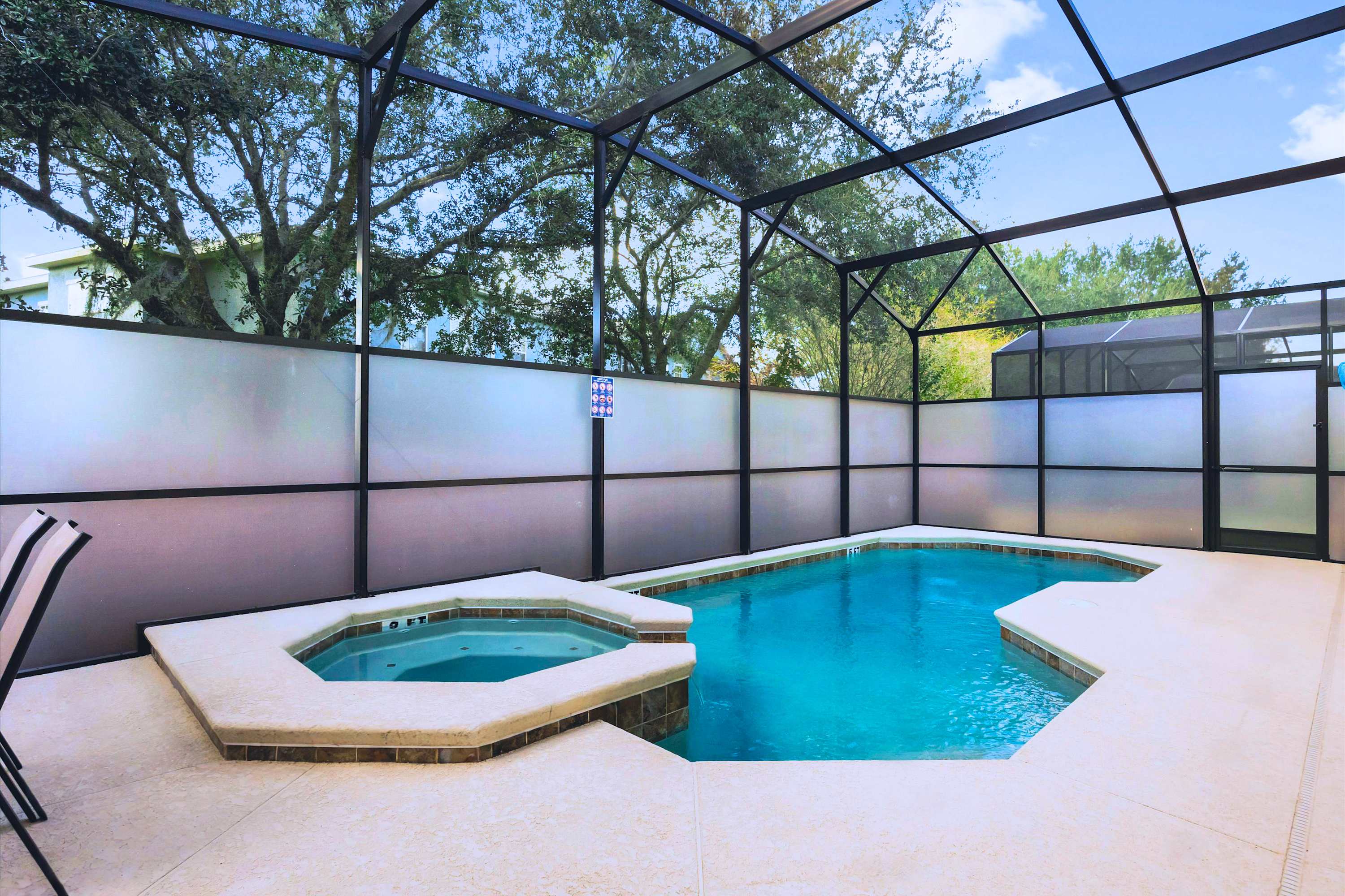 Private Screened Pool with Hot Tub – Relax in your own private pool and hot tub under a screened lanai.