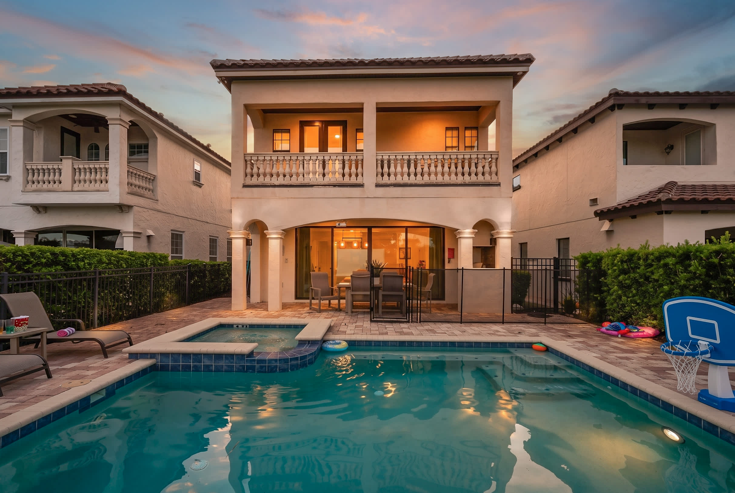 5BR family villa w/ pool & hot tub