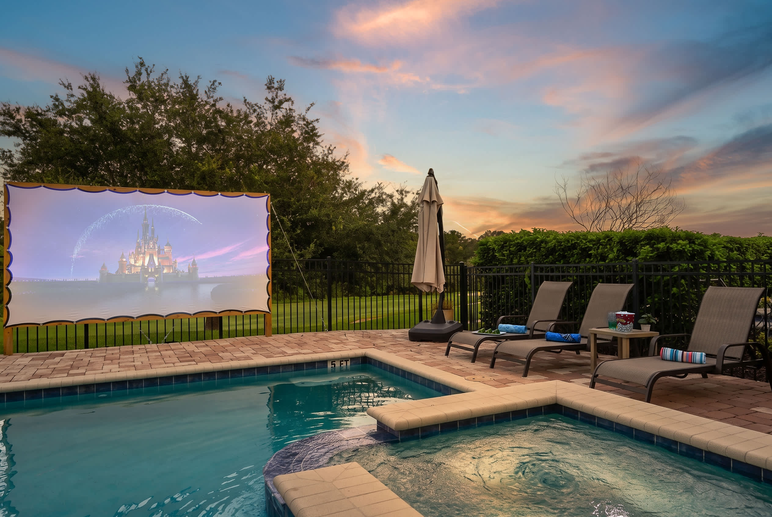 5BR family villa w/ pool & hot tub